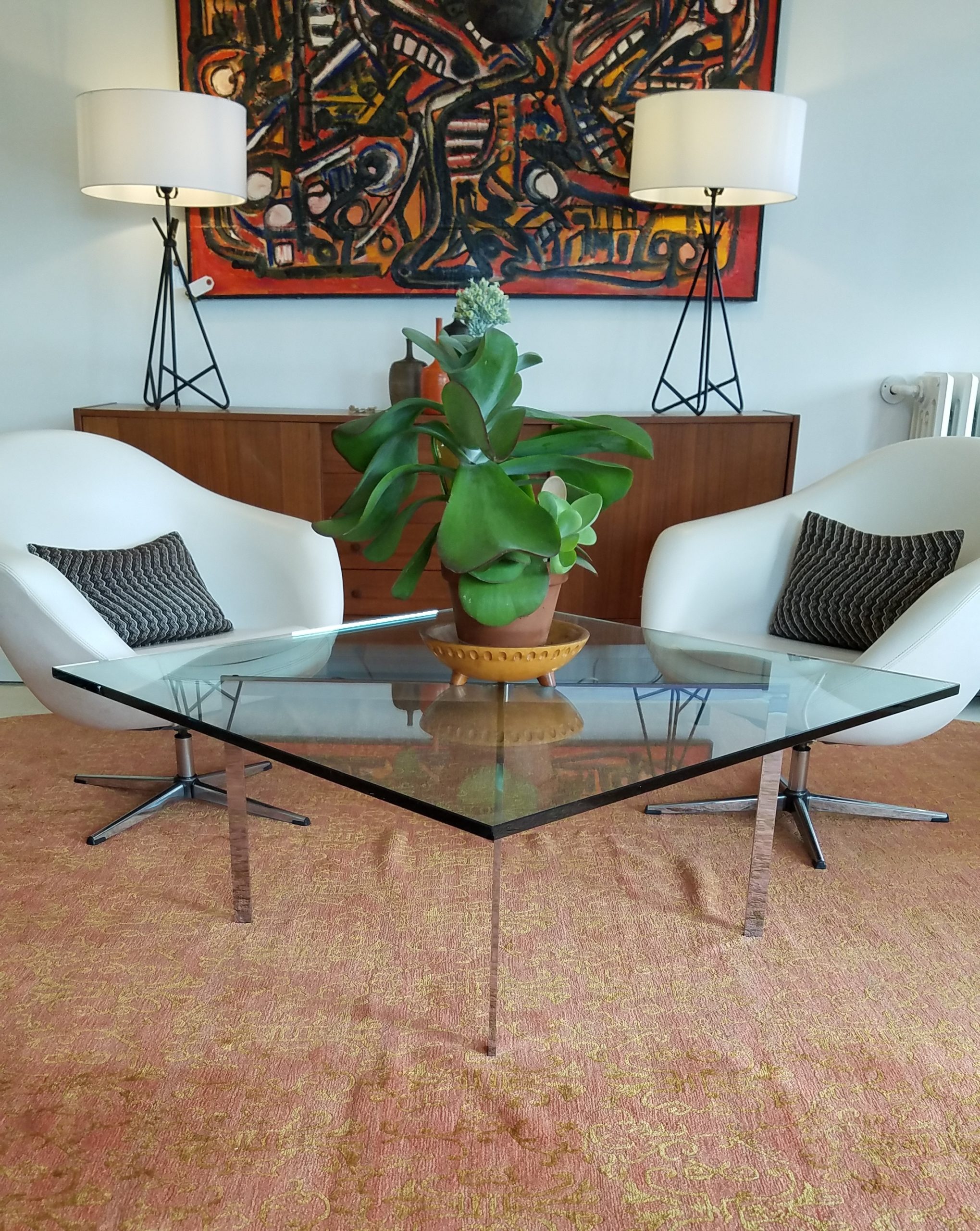 Beautiful round Odegard custom rug with Knoll coffee table. JACK CRIMMINS