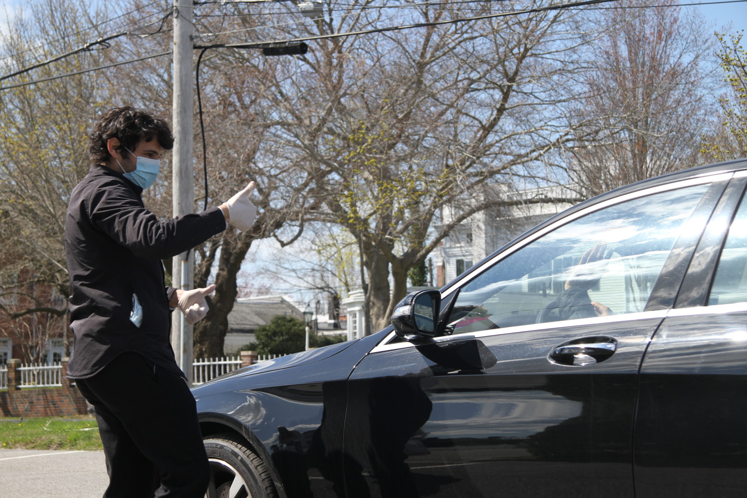 Southampton Village Mayor Jesse Warren and vounteer Martyna Sokol gave away surgical masks to hundreds of motorists on Tuesday. 