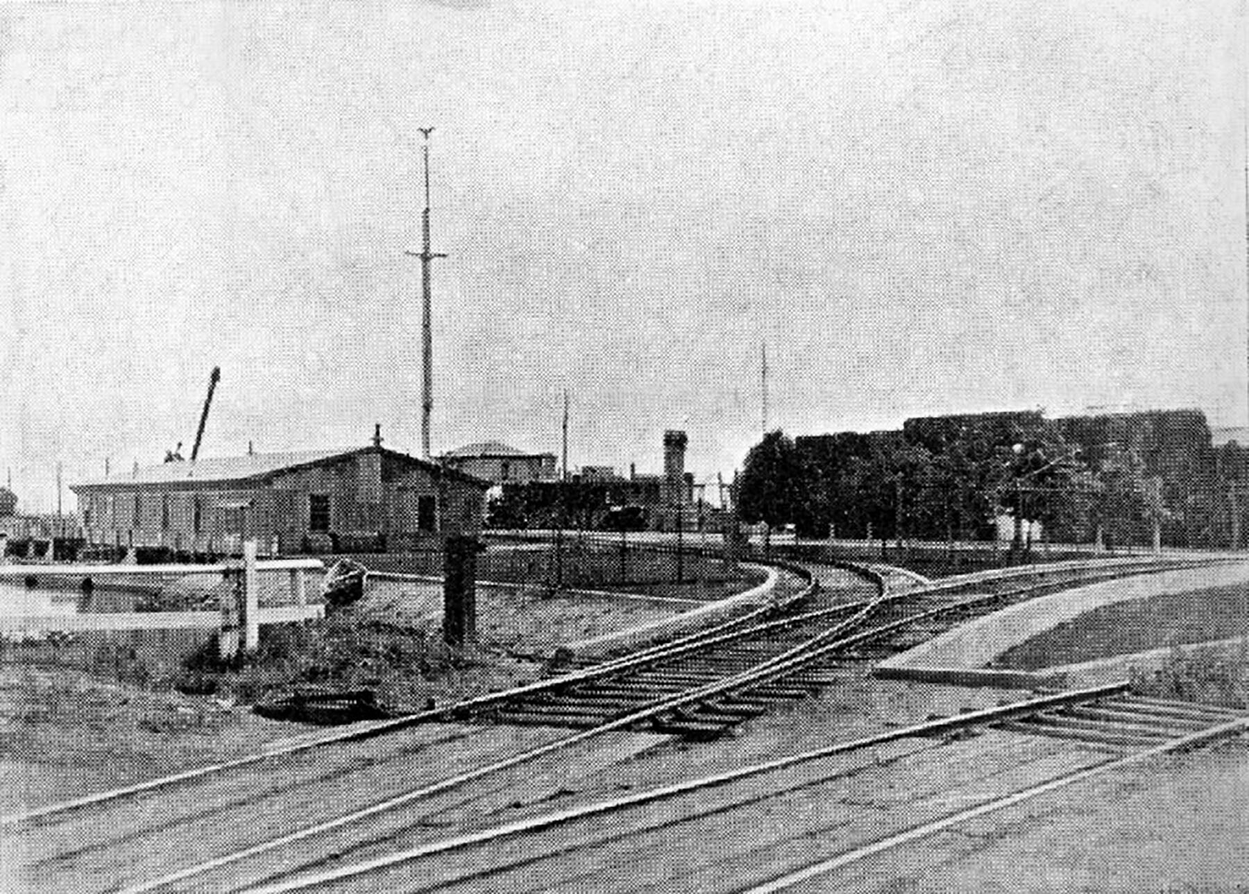 Long Island Rail Road tracks leading onto Long Wharf, ca. 1921.