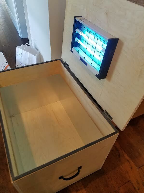 A UV light unit is installed in a simple box in a custom-designed size. 