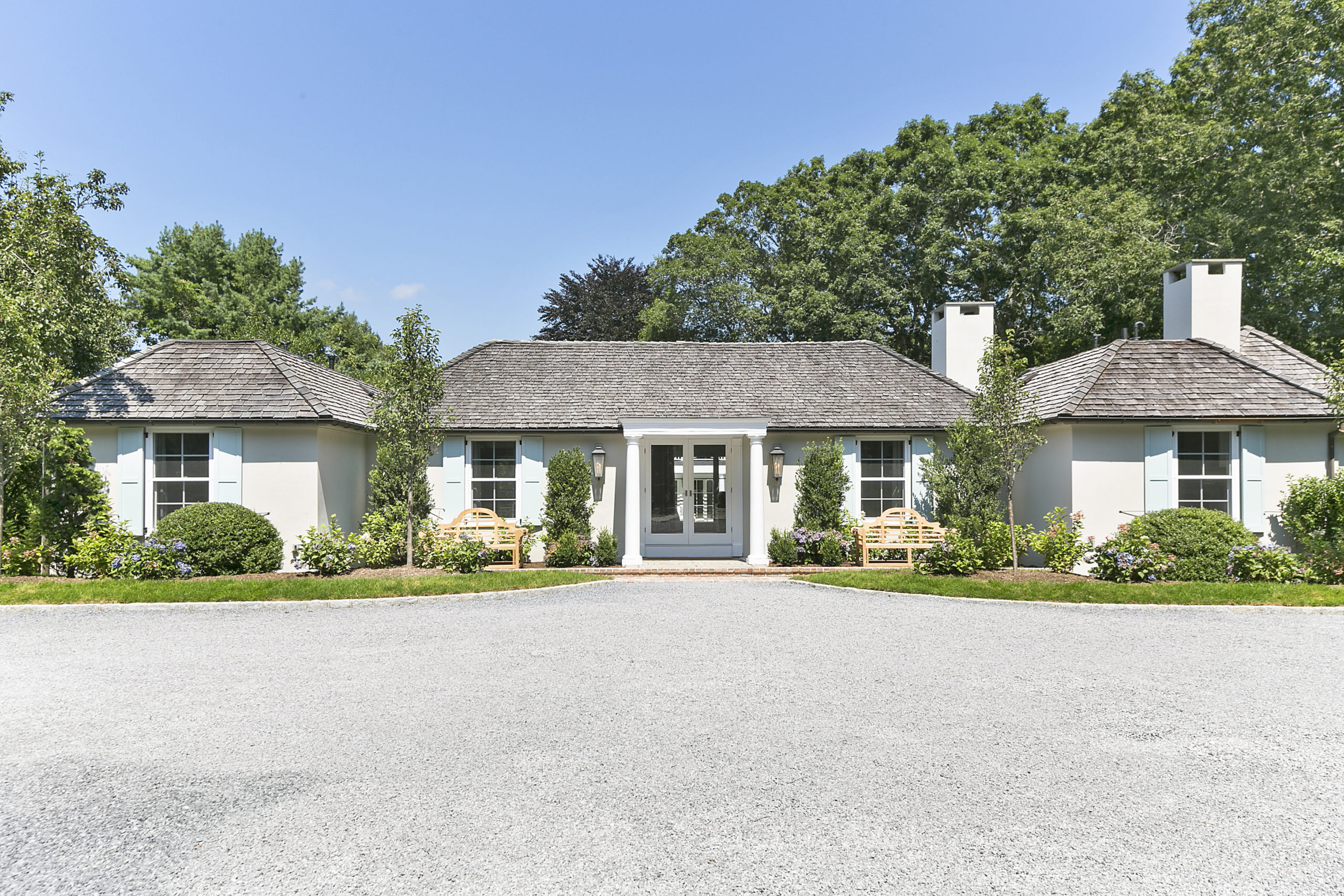 Racheal Ray sold her Tuckahoe Lane home in Southampton for $3.25 million.