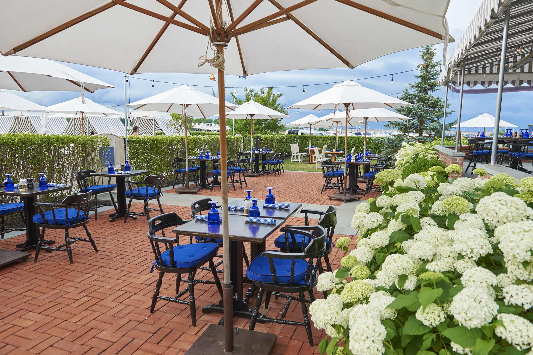 Outdoor dining at Baron's Cove.