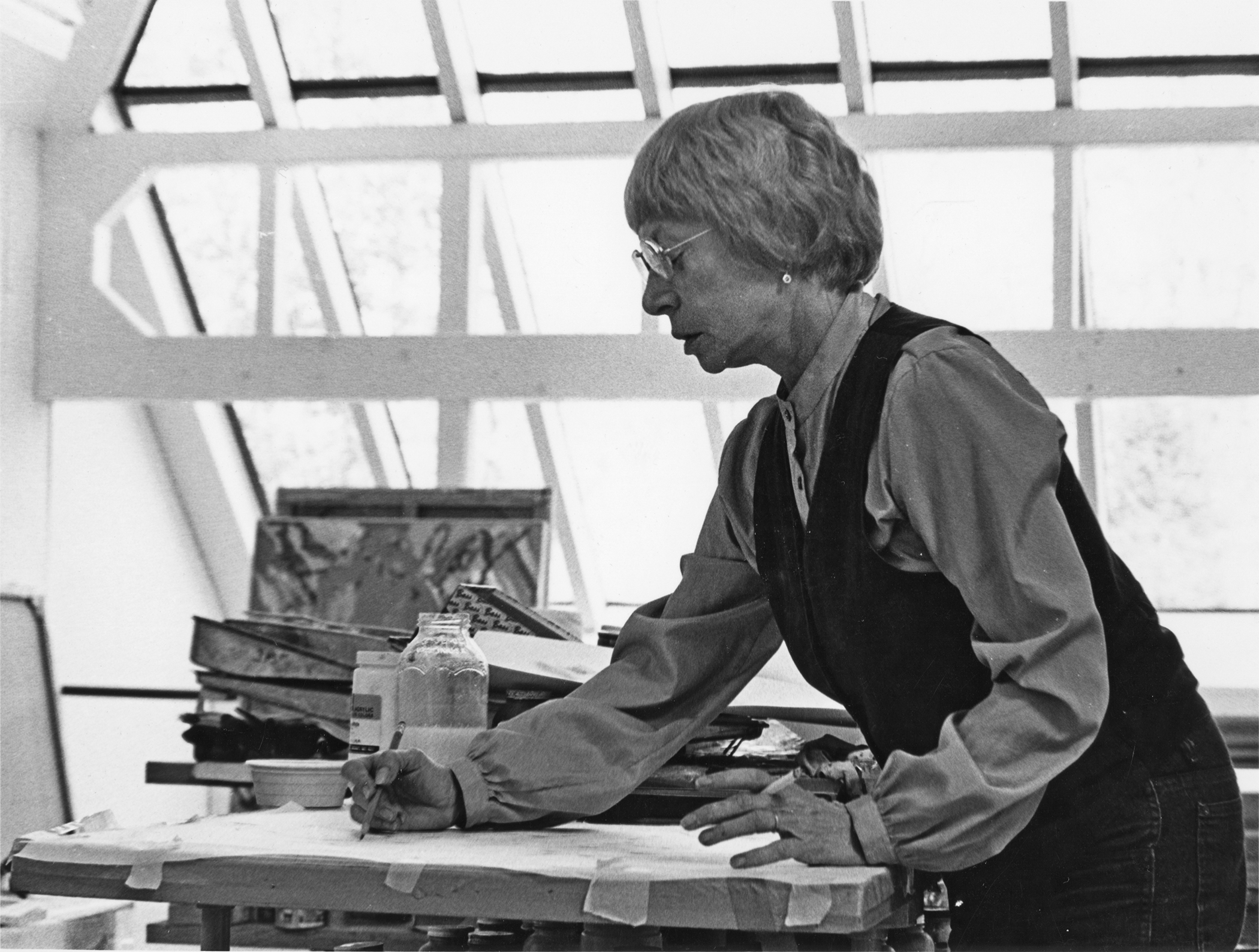 Elaine de Kooning in her studio in 1982. 