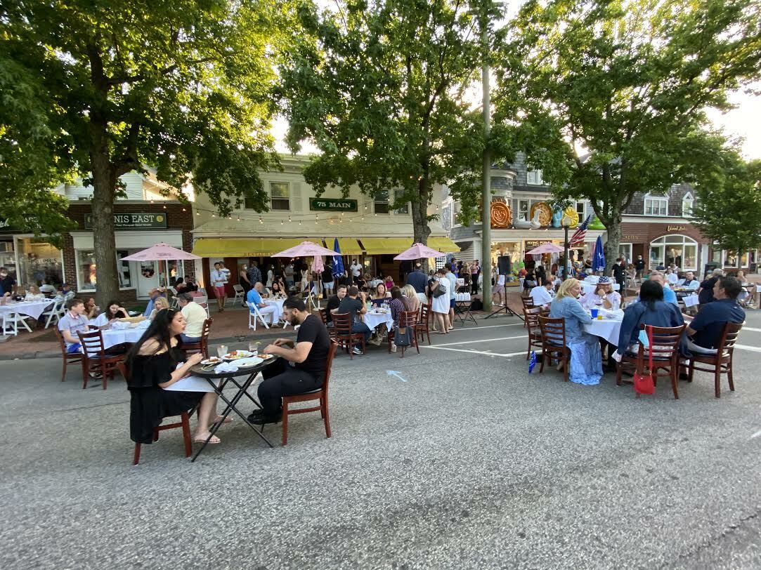 Outdoor dining at 75 Main in Southampton Village over the July Fourth weekend. DANA Shaw