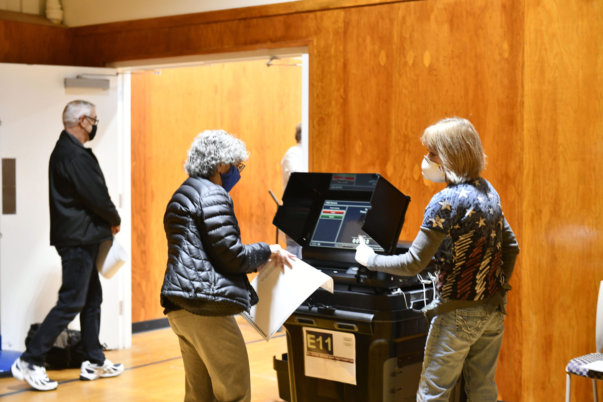 There was a steady stream of early voters at the Stony Brook Southampton gym on Monday morning.  Hundreds lined up over the weekend to get their ballot in early.   DANA SHAW