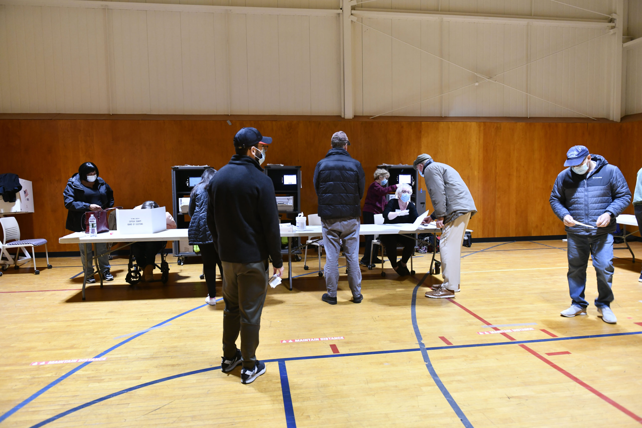There was a steady stream of early voters at the Stony Brook Southampton gym on Monday morning.  Hundreds lined up over the weekend to get their ballot in early.   DANA SHAW