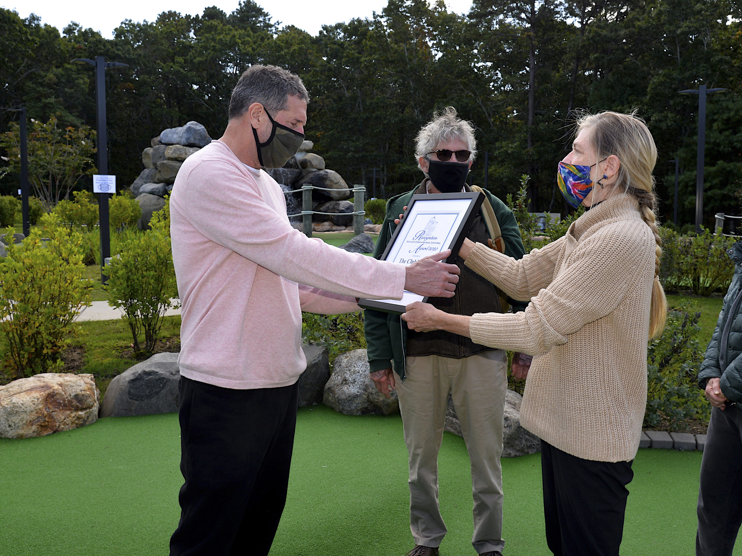 Dennis D’Andrea and Carolyn Logan Gluck of the Wainscott CAC present the annual Business Community Award to Scott Rubenstein, left, of The Clubhouse on Saturday afternoon. KYRIL BROMLEY