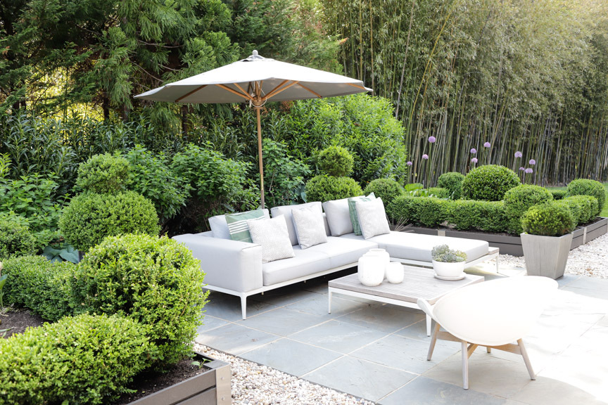 Outdoor seating by Gloster at Kurt Giehl and Jeff Ragovin's Springs home.