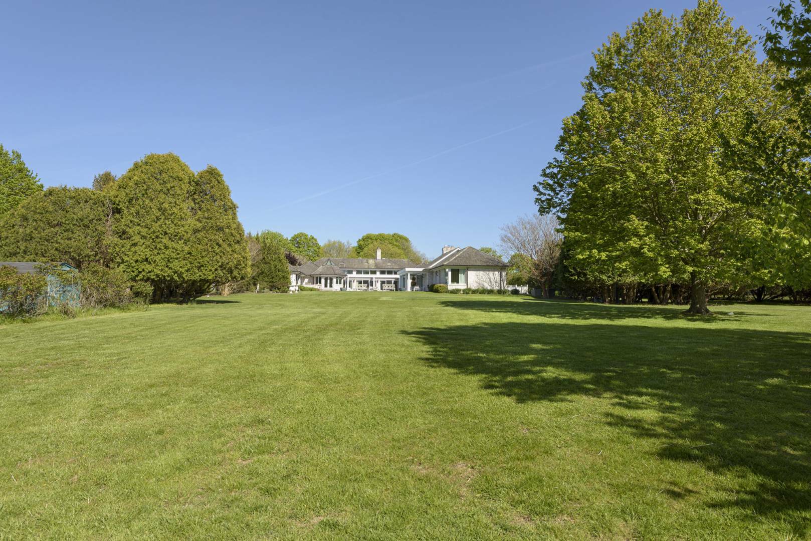 399 Halsey Neck Lane, Southampton. 