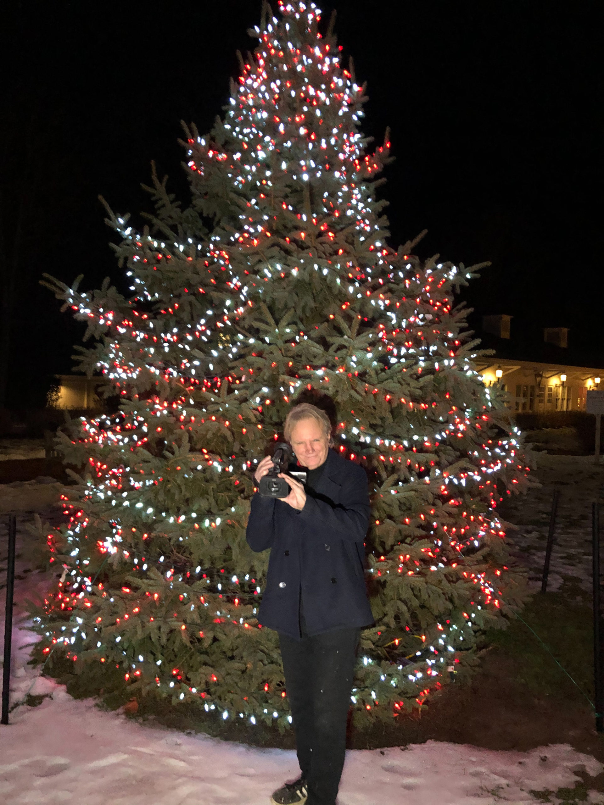 East Hampton resident Frank Vespe recently released  his local holiday carol, “Another East End Christmas.”
ELIZABETH VESPE