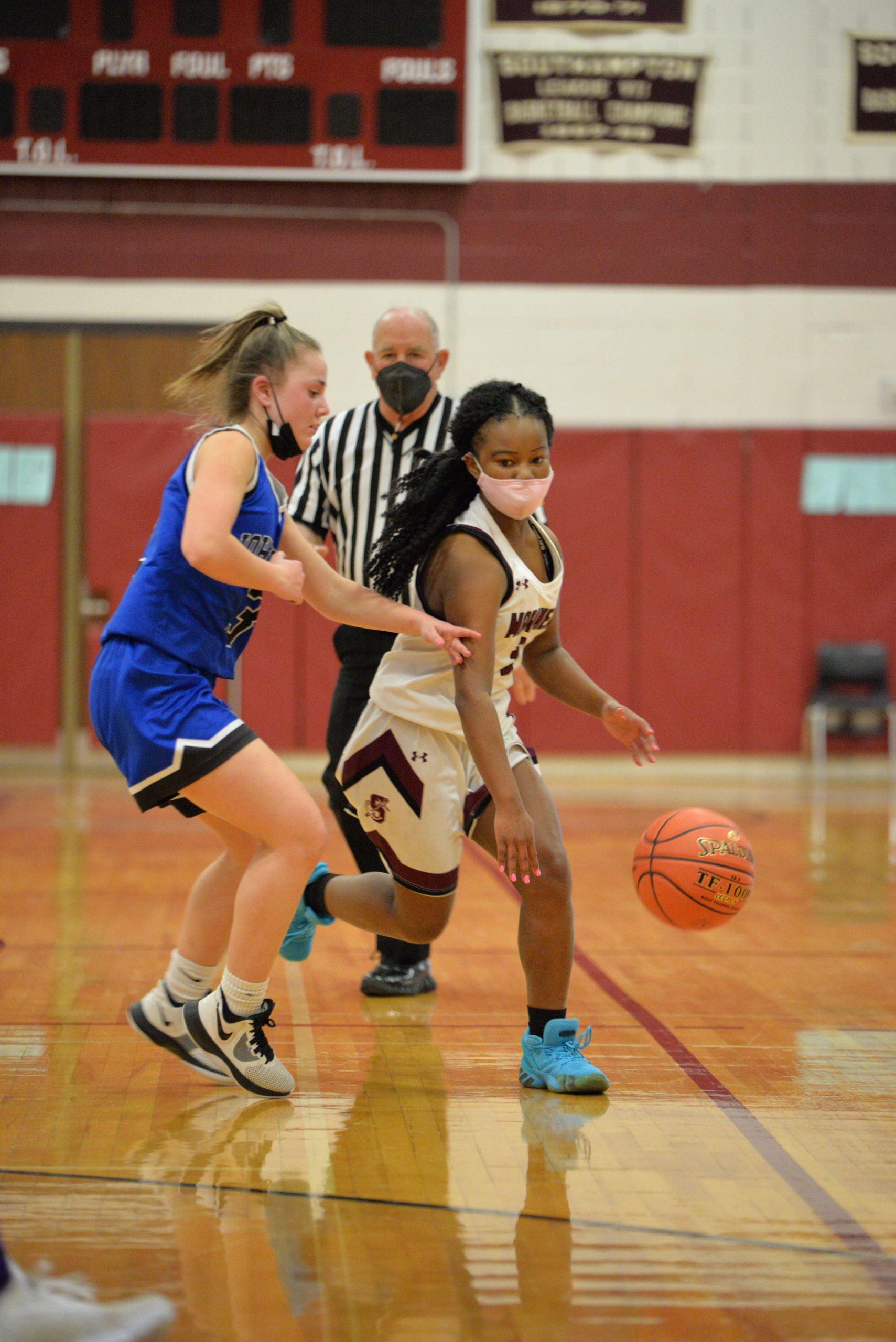 Southampton's Madison Taylor drives passed an Elwood/John Glenn player during a home game on February 21.
