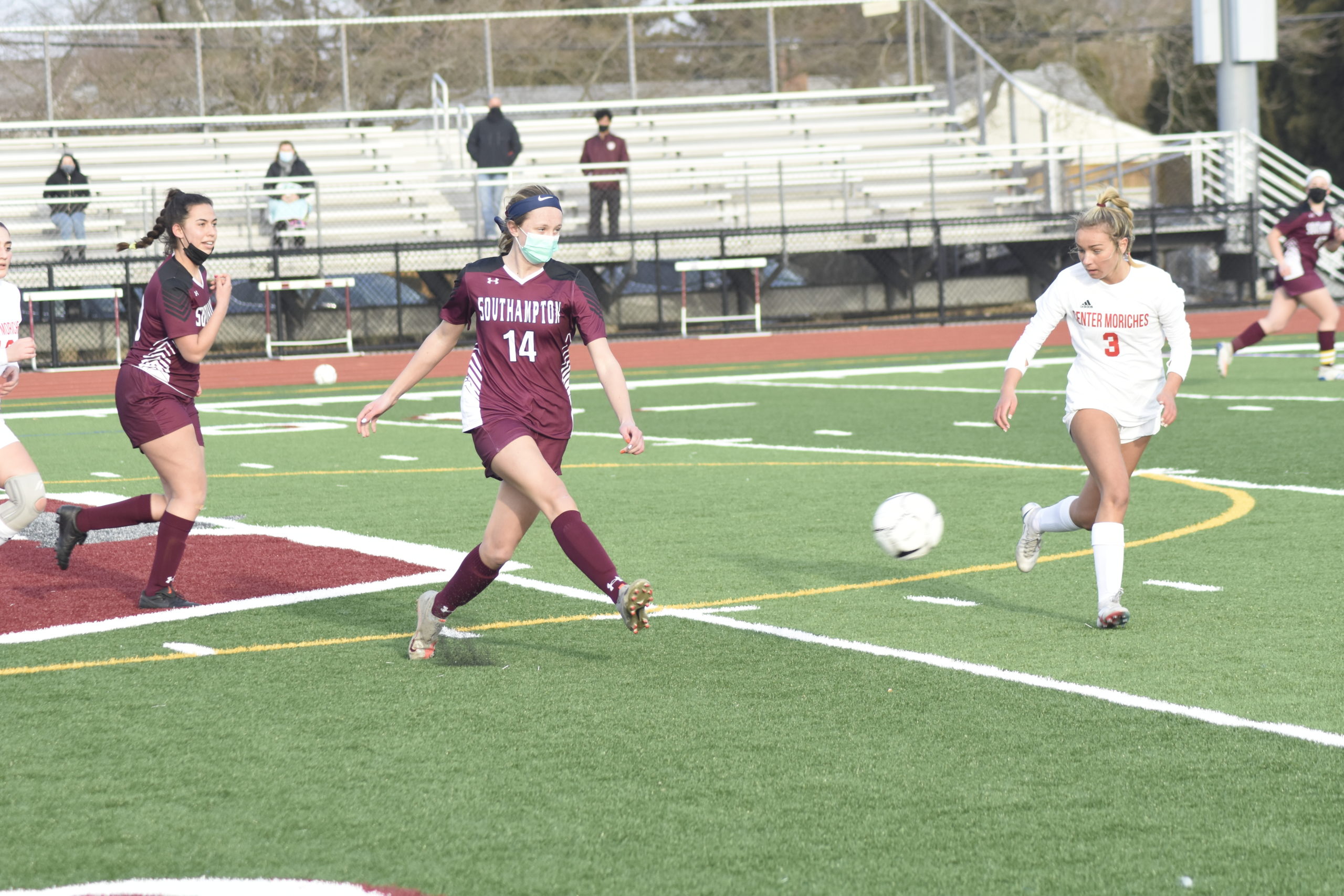 Southampton sophomore Juliette Archer passes the ball.