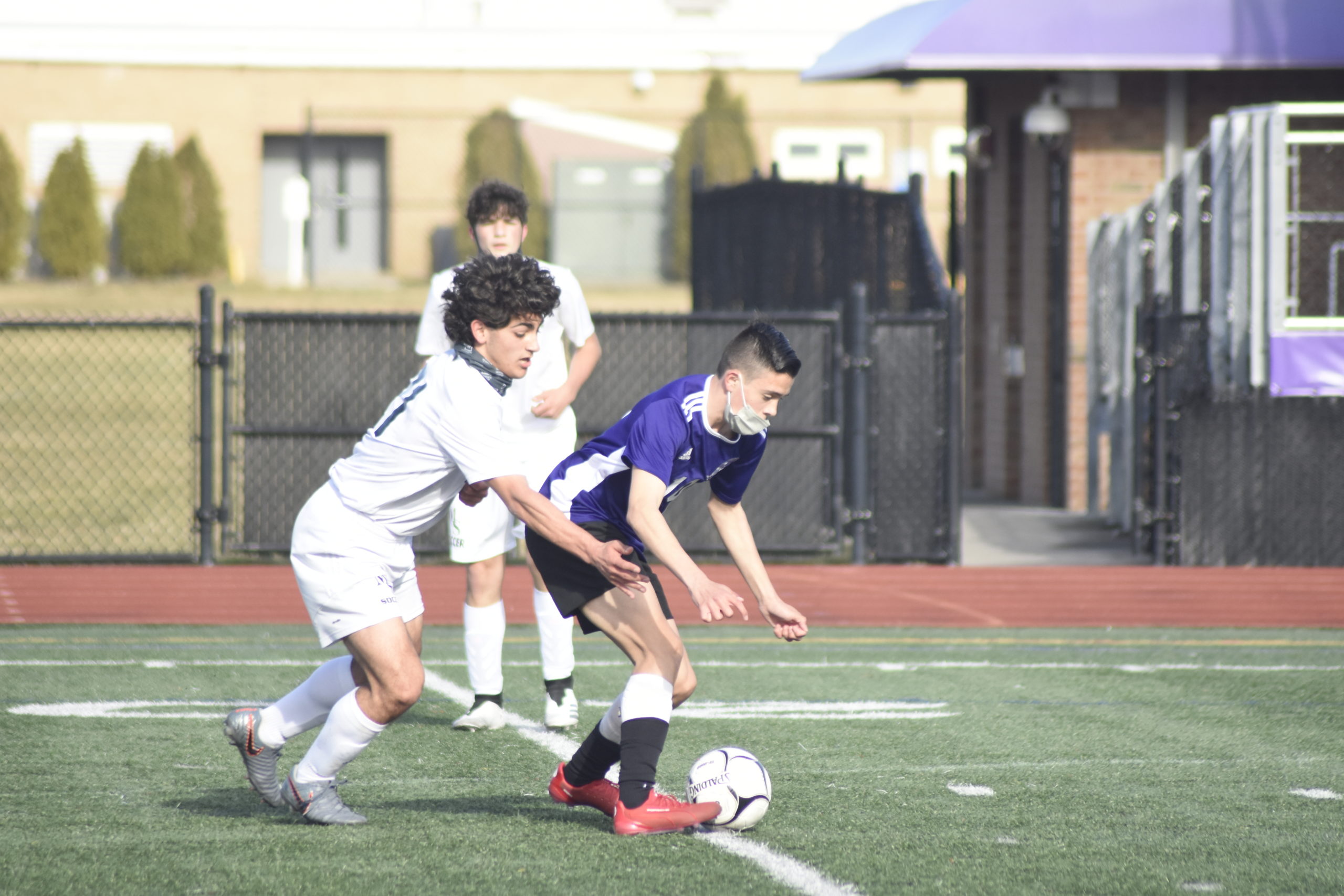 Hampton Bays junior Justin Jimenez eludes a Mt. Sinai player.