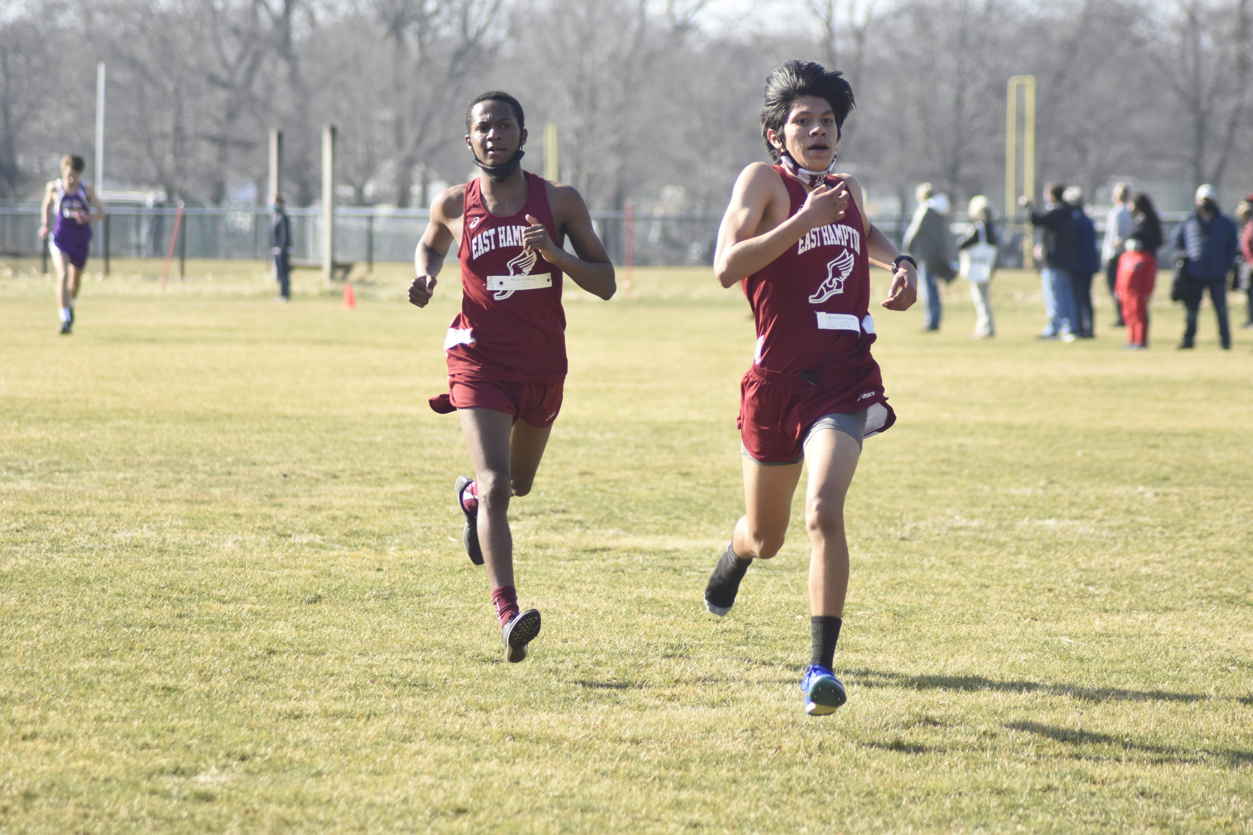 Bonackers Amari Gordon, left, and Brayan Rivera cross the finish line together.