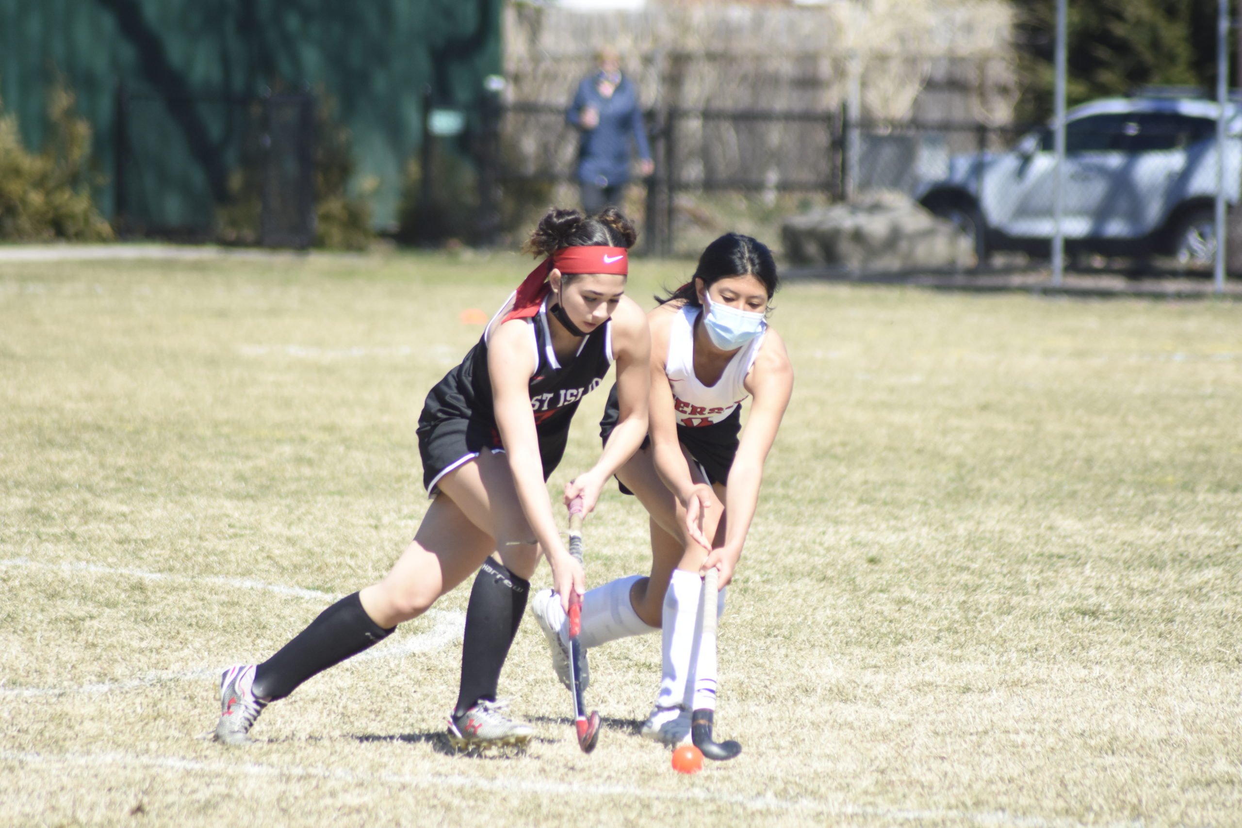 Pierson sophomore Maddie Cohen disrupts an East Islip player.  DREW BUDD