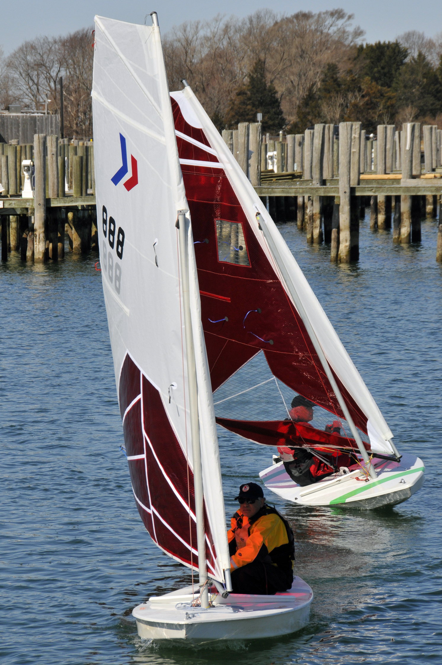 Julian Shapiro (#888) and Scott Sandell on a beam reach.