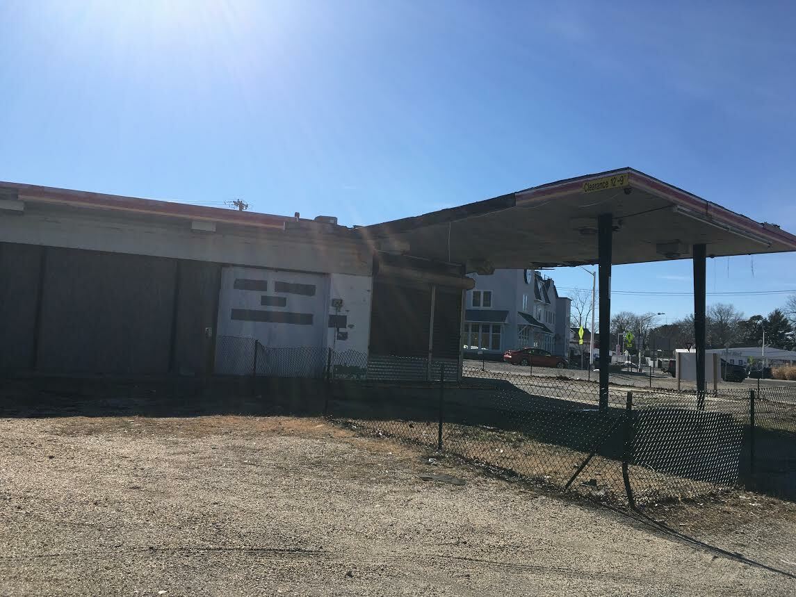 Developers hope to build a new gas station and 7-Eleven on the traffic circle in Riverside.