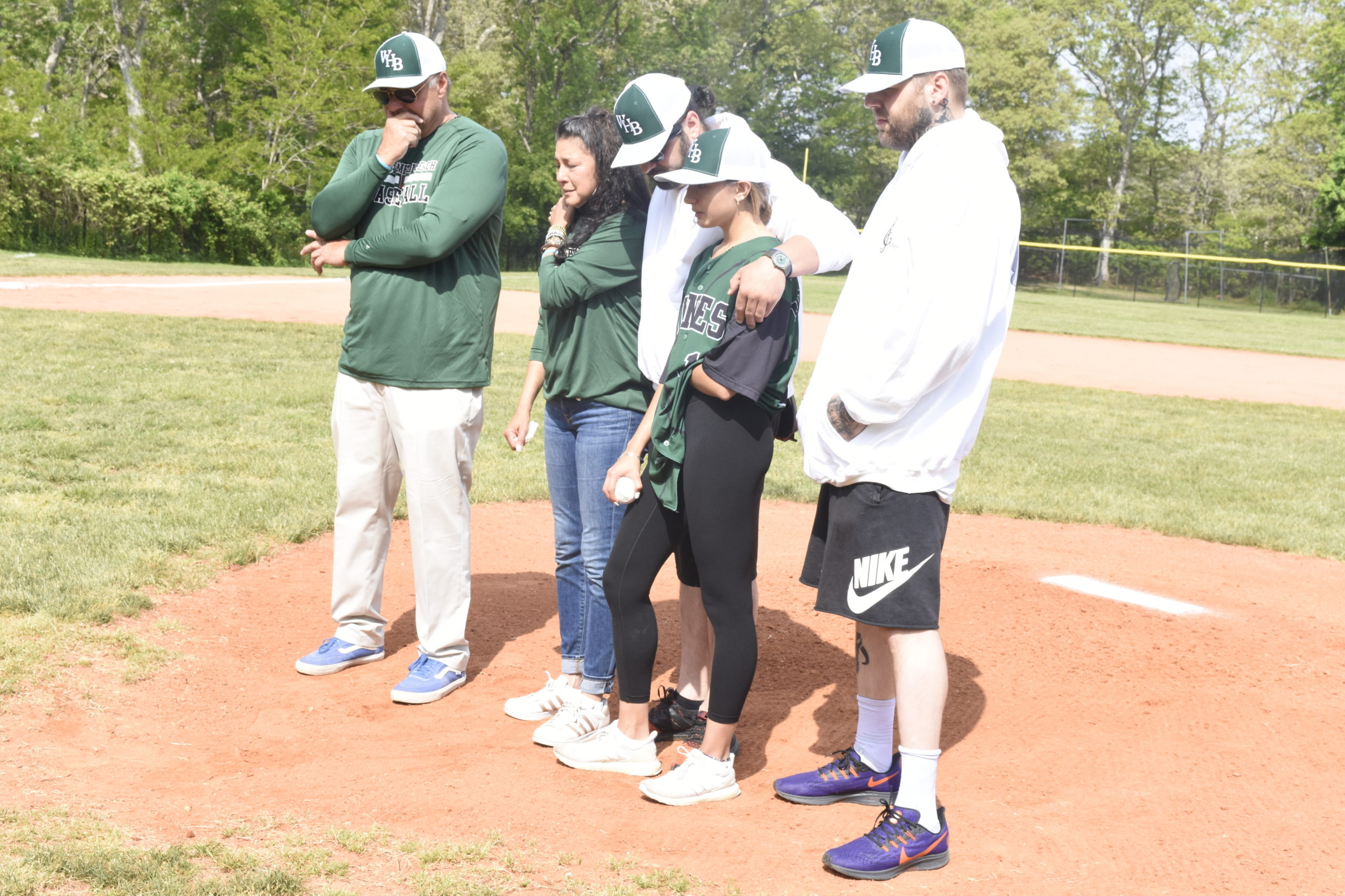 The Mongelluzzo Family bows their head, along with everyone in attendance, in a moment of silence in memory of Gianni Mongelluzzo.