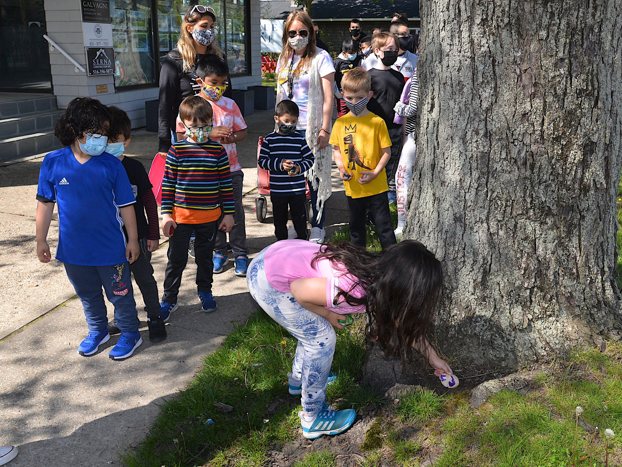 Bridgehampton students in Gabrielle Lemon and Caitlin Hansen’s kindergarten class, accompanied by children from several other grades, strolled into the village to spread a little good cheer on Friday by placing 