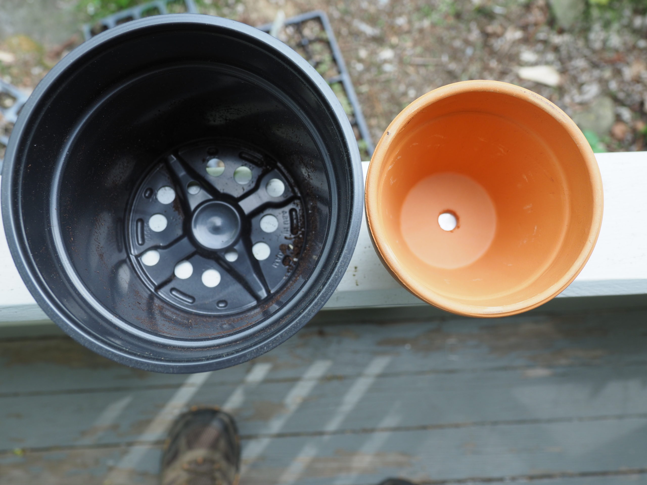 A standard 4-inch clay pot on the right and a 6-inch plastic pot on the left. Note the different drainage holes on each pot. The single drainage hole in the clay pot is all that’s necessary because the clay can “breathe.” The plastic pot, which is not porous like the clay pot, allows for drainage with 10 small holes and one larger center drainage hole to compensate. ANDREW MESSINGER
