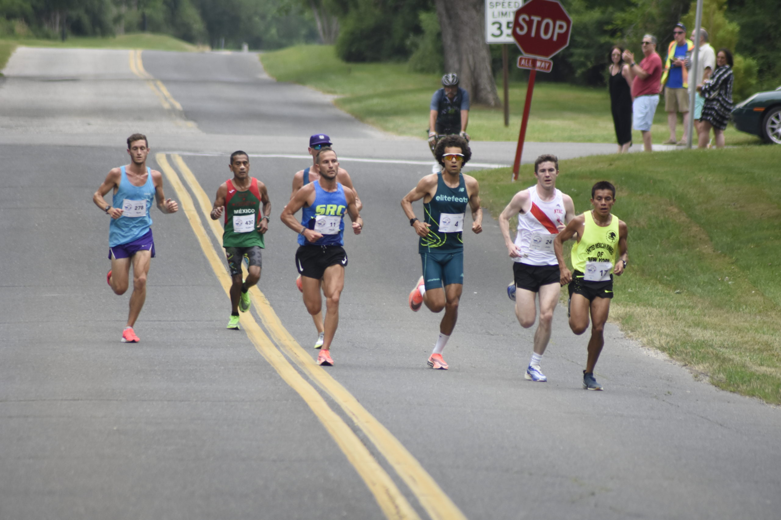 The same pack of runners stuck together through much of the race on Saturday.