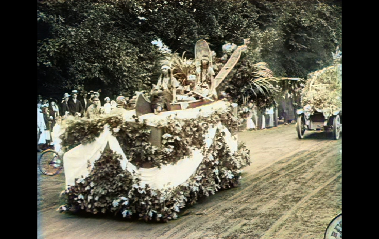 Hamptons Shinnecock float as seen in the Pathé News newsreel of East Hampton’s Fourth of July parade in 1915.