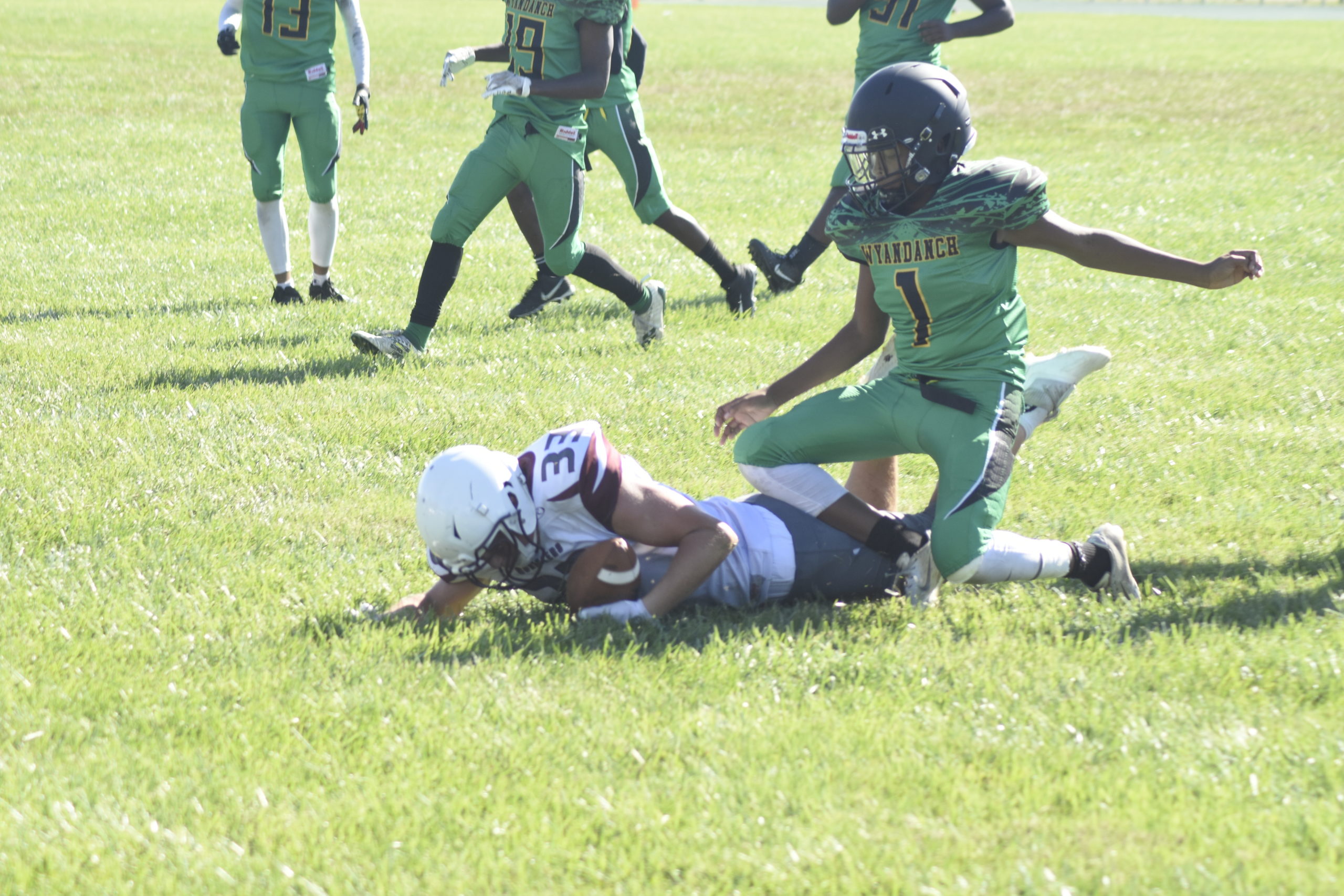 Bonacker Will Darrell dives and catches the ball for a successful two-point conversion.