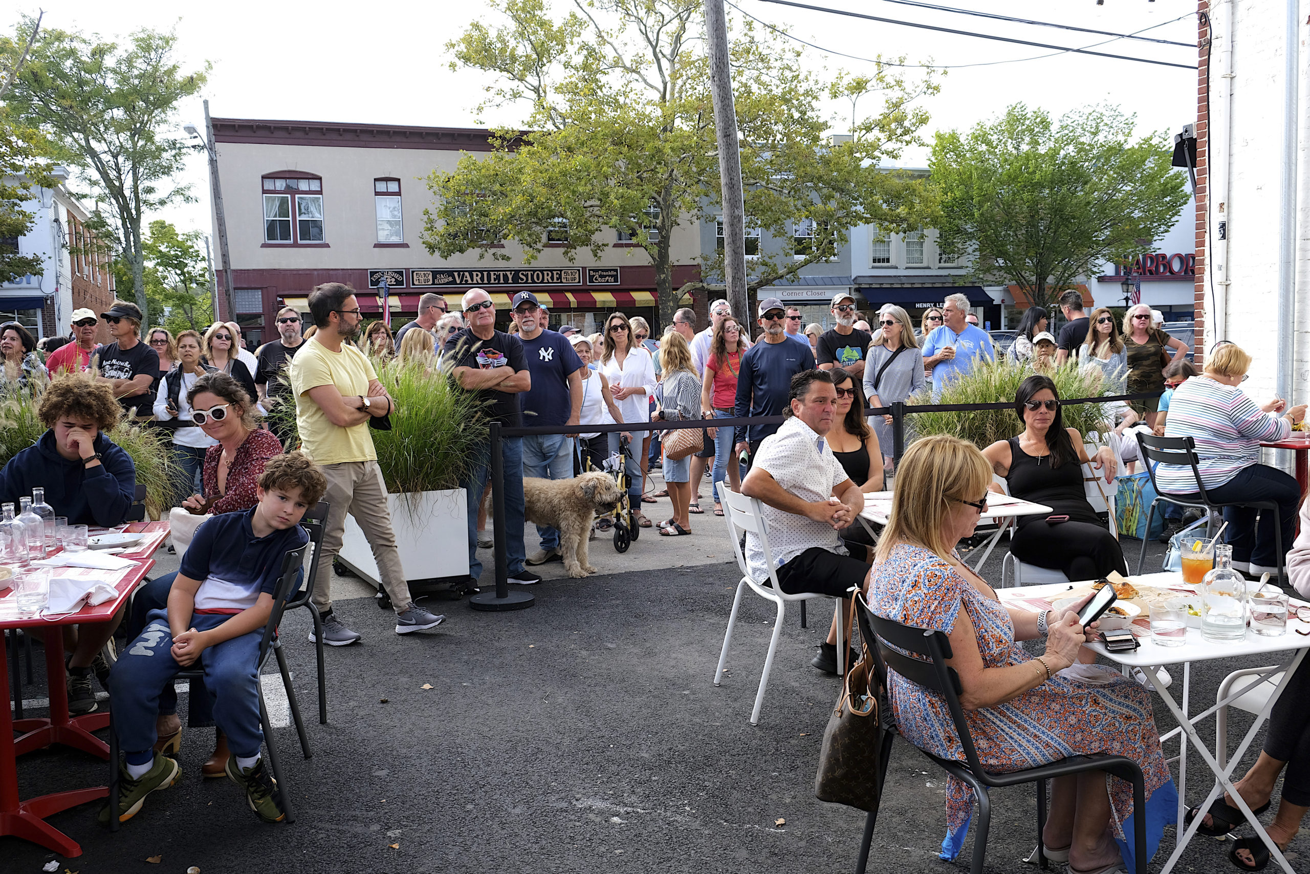 The crowd at Roy Wilson and The Buzzards on Saturday night.