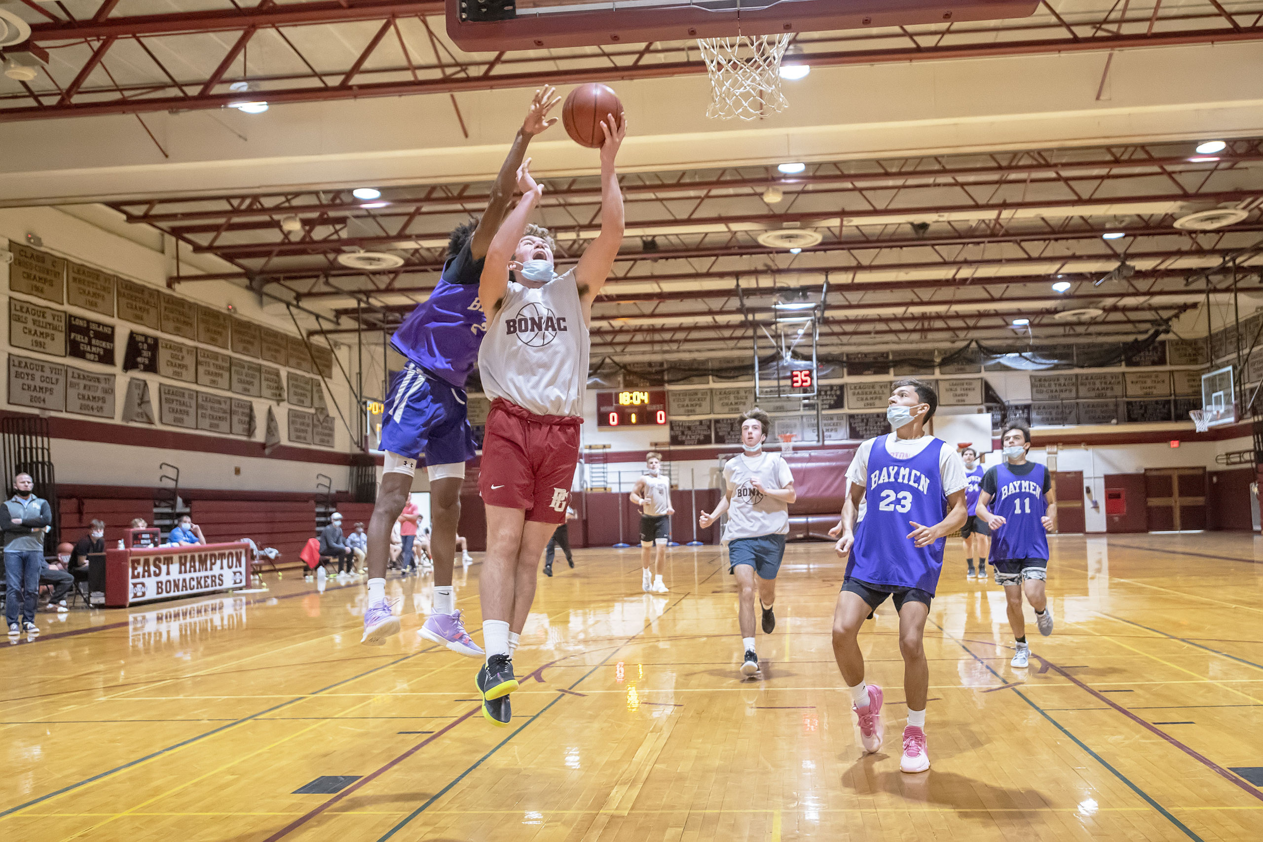 East Hampton boys basketball hosted Hampton Bays in a scrimmage on Saturday morning.