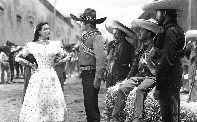 A scene from the 1946 Emilio Fernández film “Enamorada.”