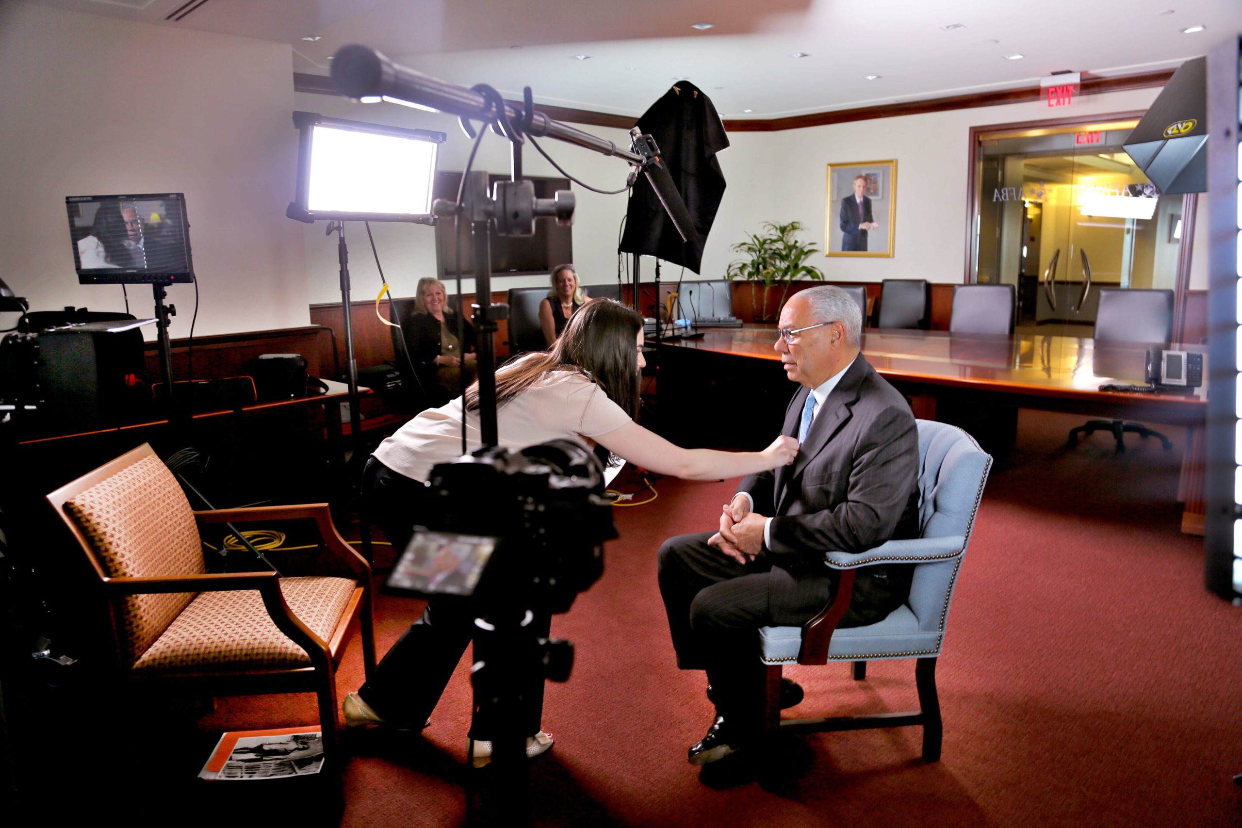Lisa Hurwitz interviews Colin Powell for her film 