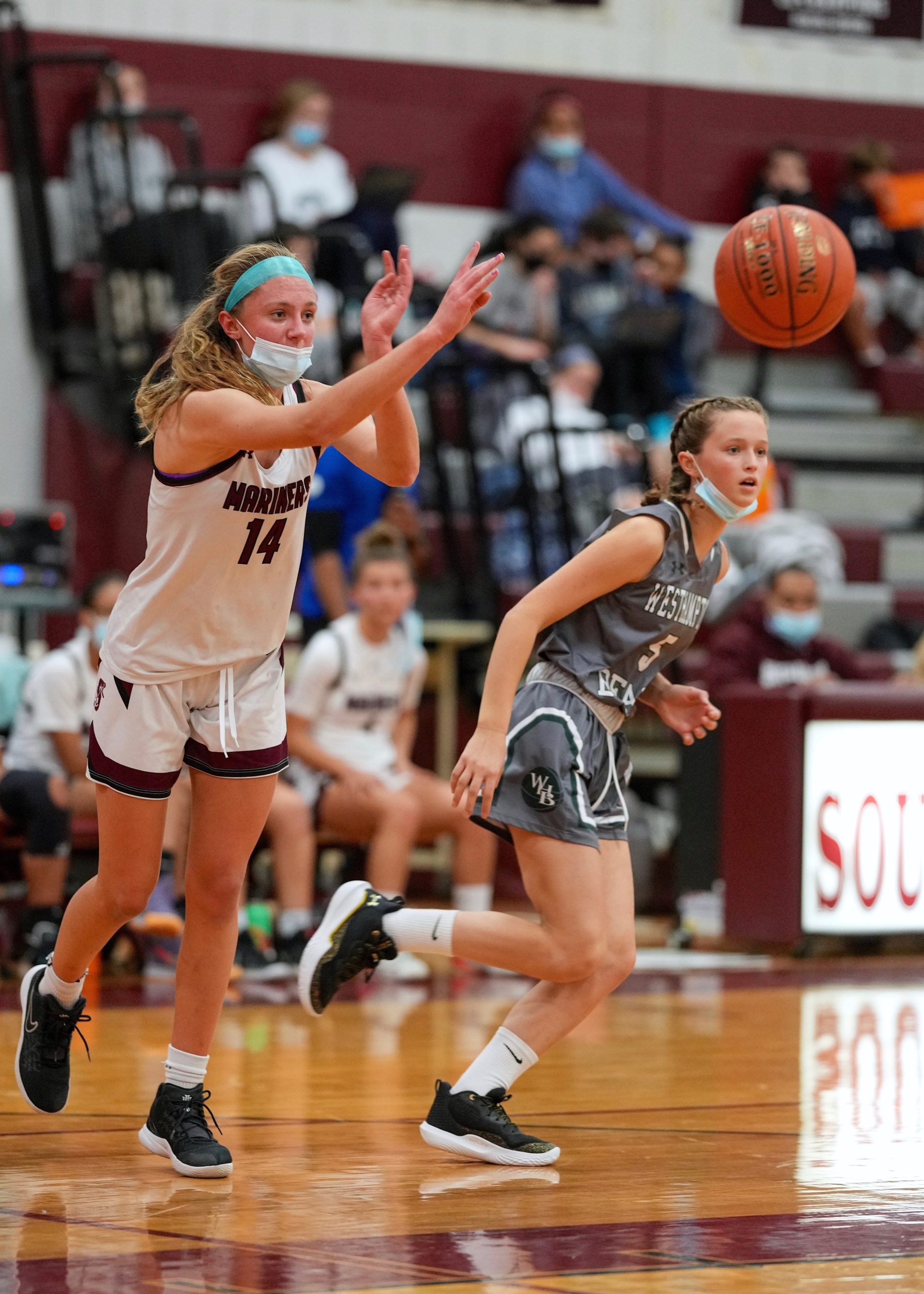 Southampton junior Juliette Archer passes the ball. RON ESPOSITO