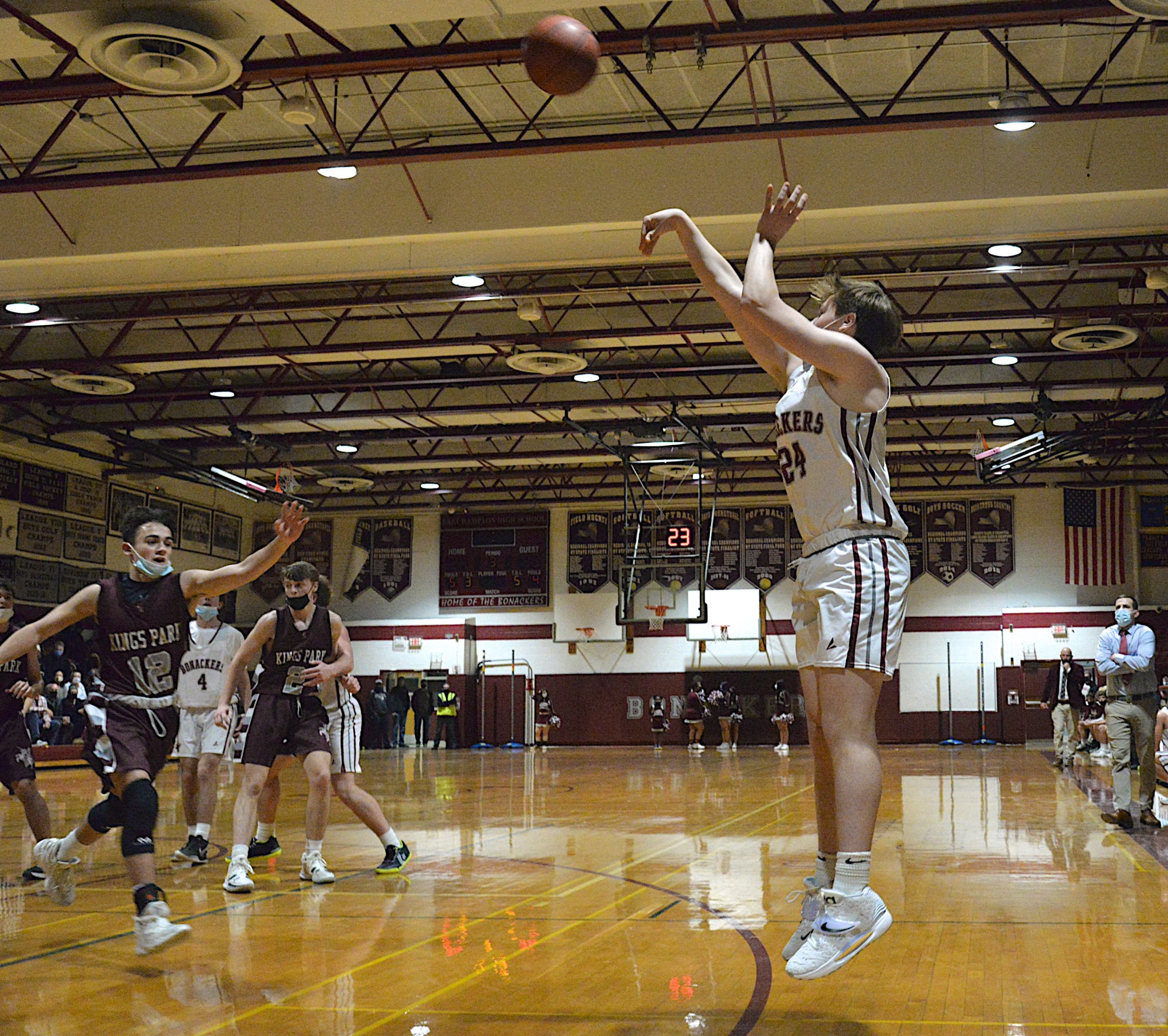 A Bonacker shoots a three-pointer from the corner.