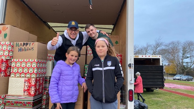 The Southampton Rotary Club was joined by its school-based associated clubs at Southampton School District on December 6 when food its purchased for Heart of the Hamptons was packed into boxes. In addition, Southampton Rotary Club made a monetary donation, combining for a total of $7,500. Chaired by Rotarian Robert Gill, the Food Drive Committee
raised enough to pack 200 boxes of food, with help from members of the school clubs, to be distributed in the area this holiday season.
