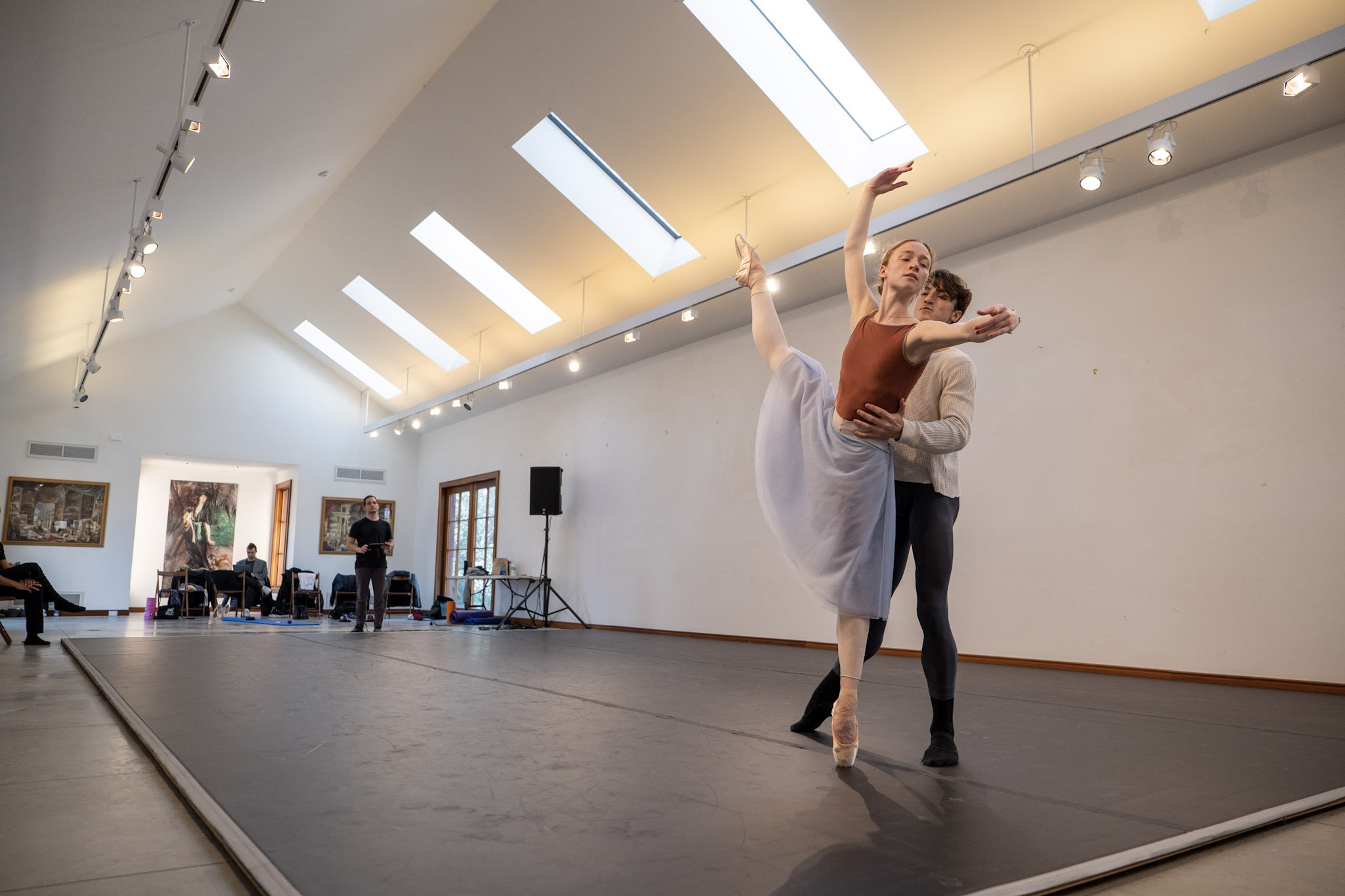 Catherine Hurlin, Michael de la Nunez and Craig Salstein from Hamptons Dance Project in rehearsal at the Guild Hall William P. Rayner Artist-in-Residence studio. © JOE BRONDO FOR GUILD HALL