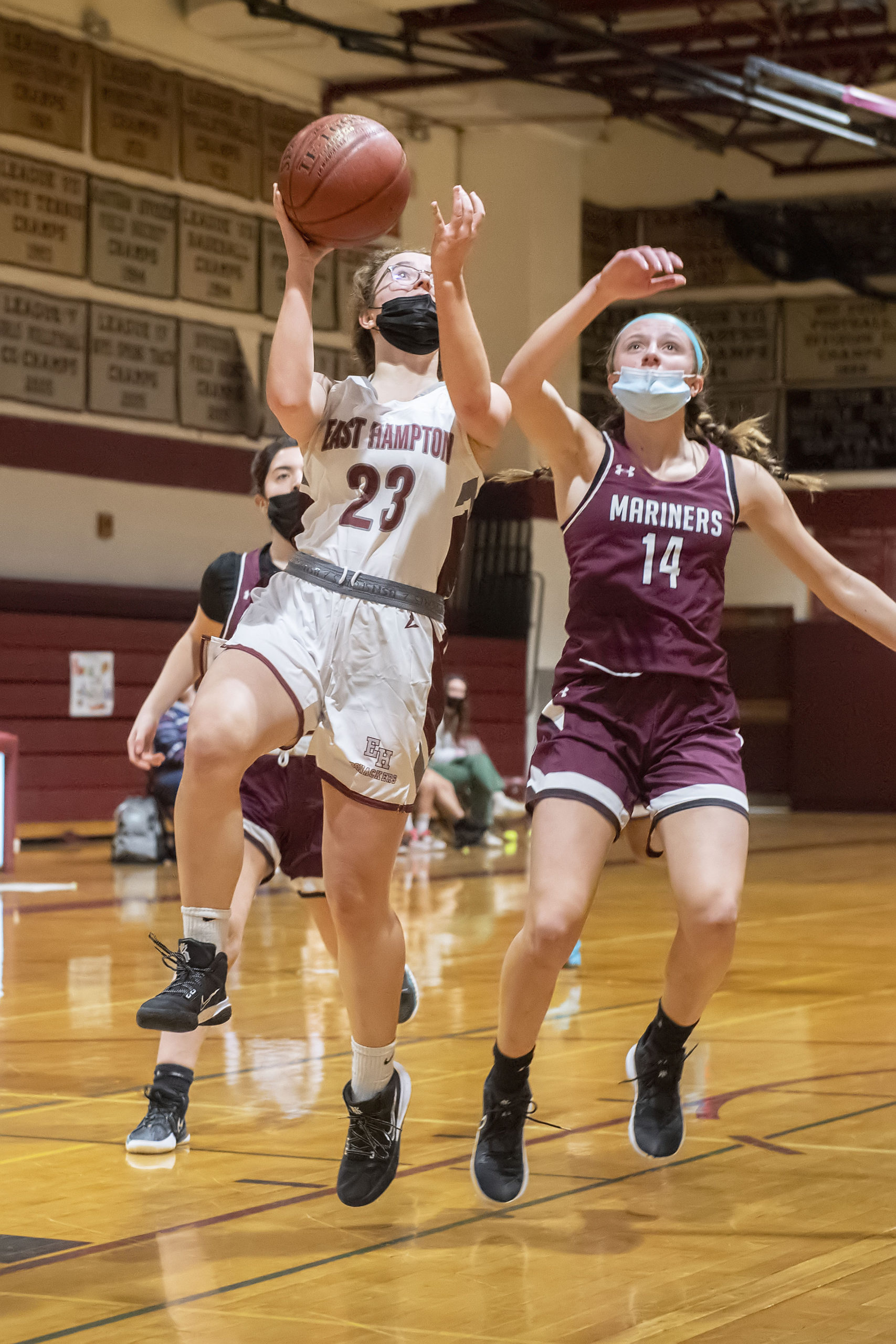 East Hampton's Chloe Swickard is hounded by Southampton's Juliette Archer as she shoots.