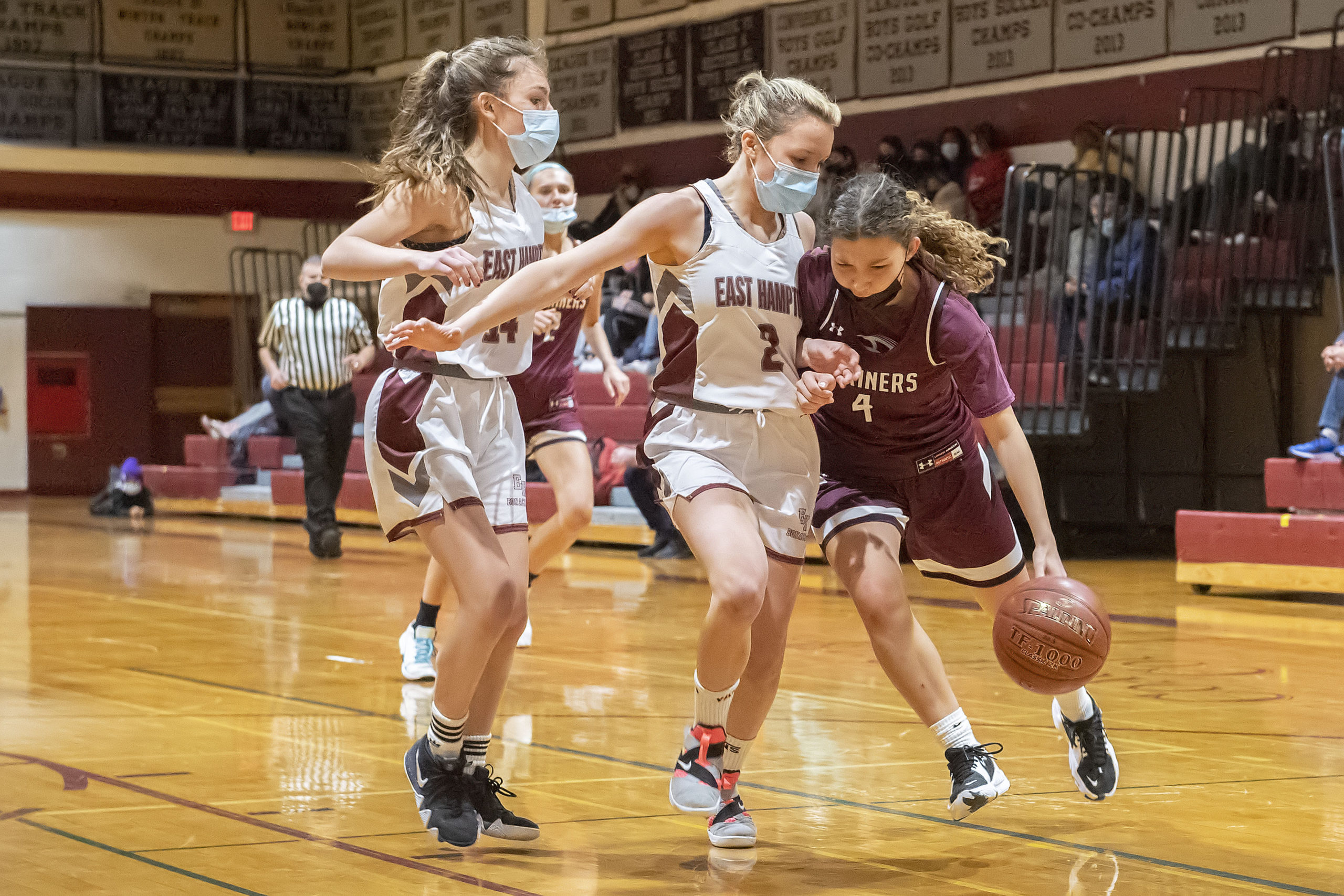 Southampton's Gabriella Arnold charges past Ava Arcoleo and Skye Tanzmann.