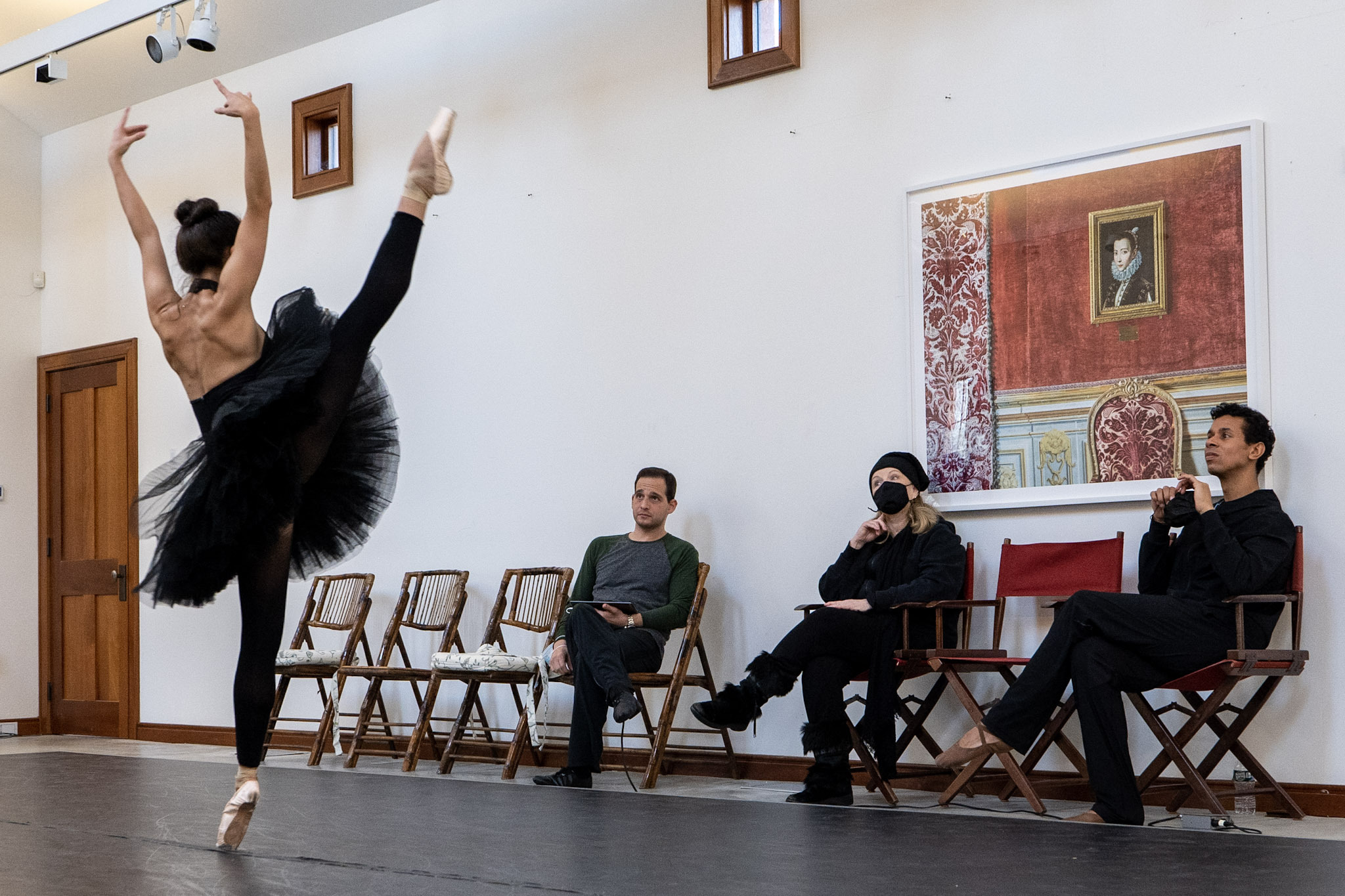 Hamptons Dance Project in rehearsal at the Guild Hall William P. Rayner Artist-in-Residence studio with creative mentor Susan Stroman. Pictured: Dancer Lauren Bonfiglio is observed by Craig Salstein, Susan Stroman and Jose Sebastian. © JOE BRONDO FOR GUILD HALL