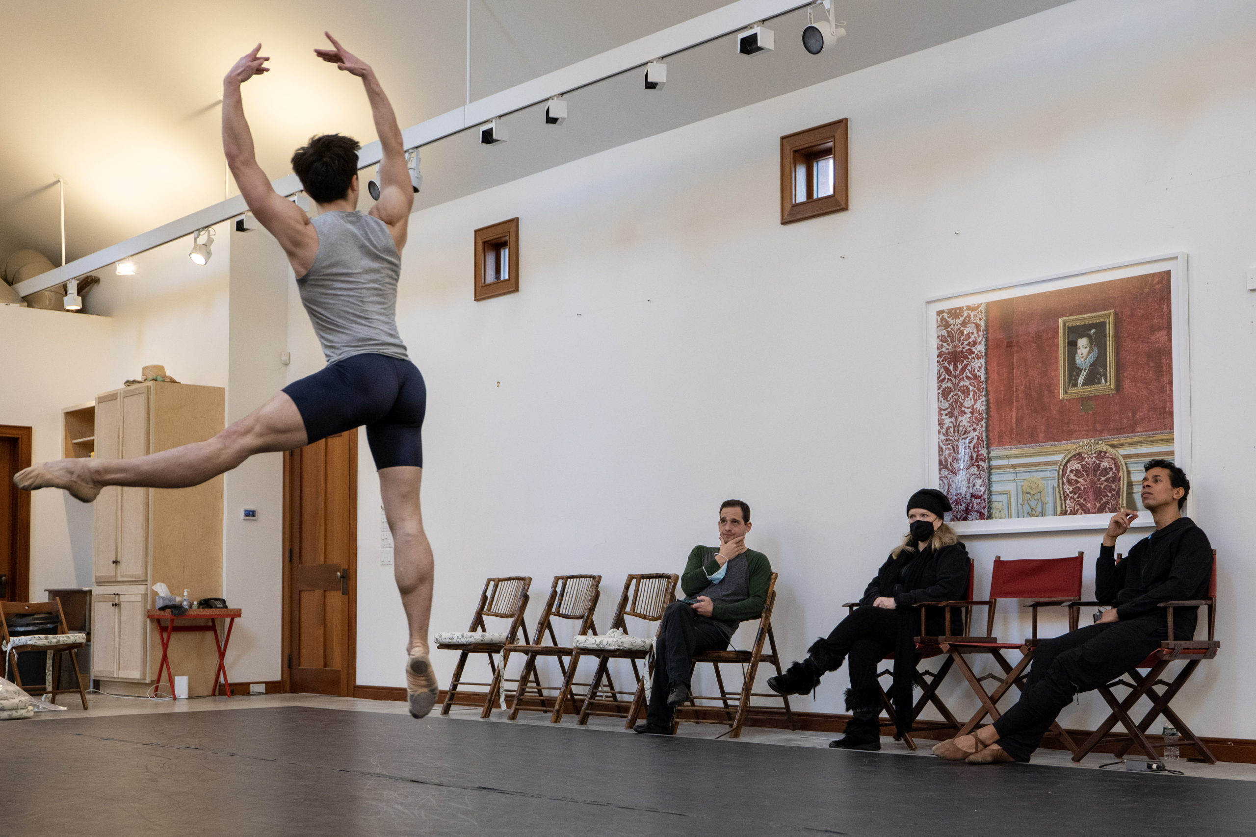 Hamptons Dance Project in rehearsal at the Guild Hall William P. Rayner Artist-in-Residence studio with creative mentor Susan Stroman. Pictured: Dancer Lauren Bonfiglio is observed by Craig Salstein, Susan Stroman and Jose Sebastian. © JOE BRONDO FOR GUILD HALL