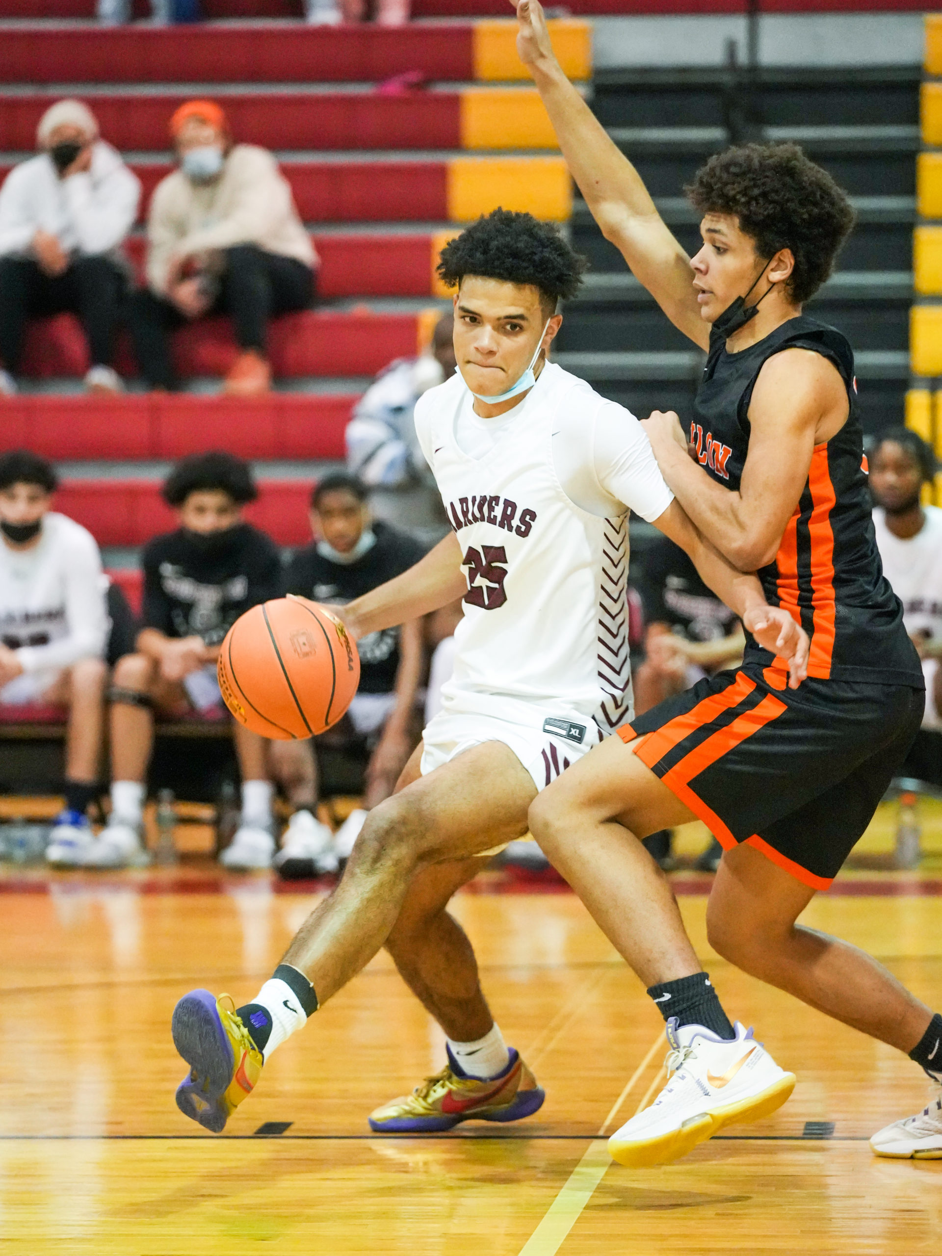 Mariner LeBron Napier drives on a Babylon defender.