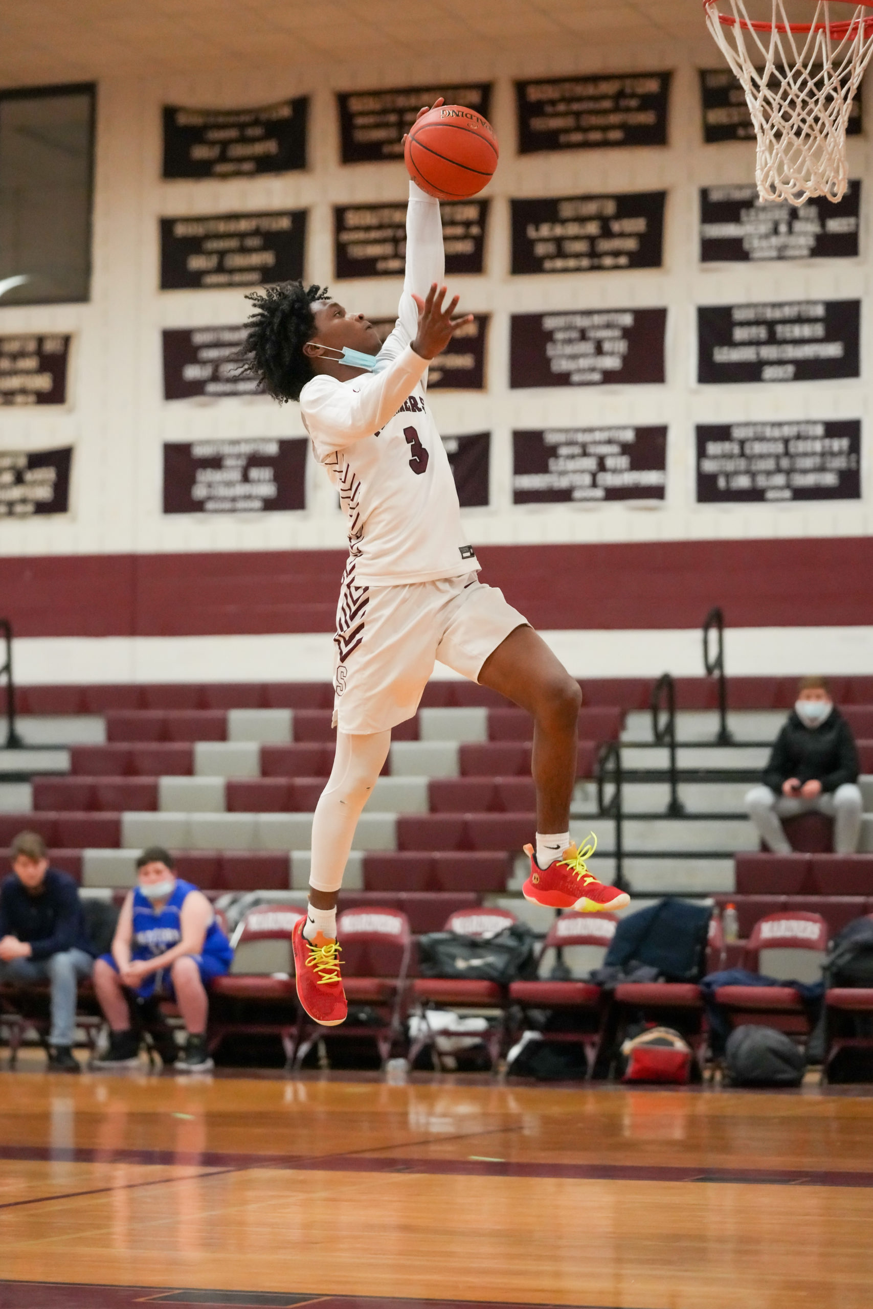 Southampton's Derek Reed goes in all alone for a layup.