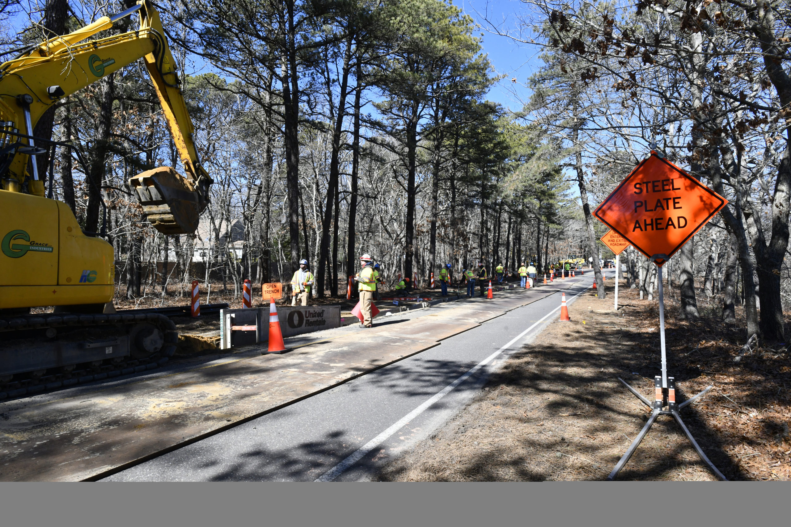 Work crews continue trenching for the South Fork Wind power cable on Monday morning.  DANA SHAW