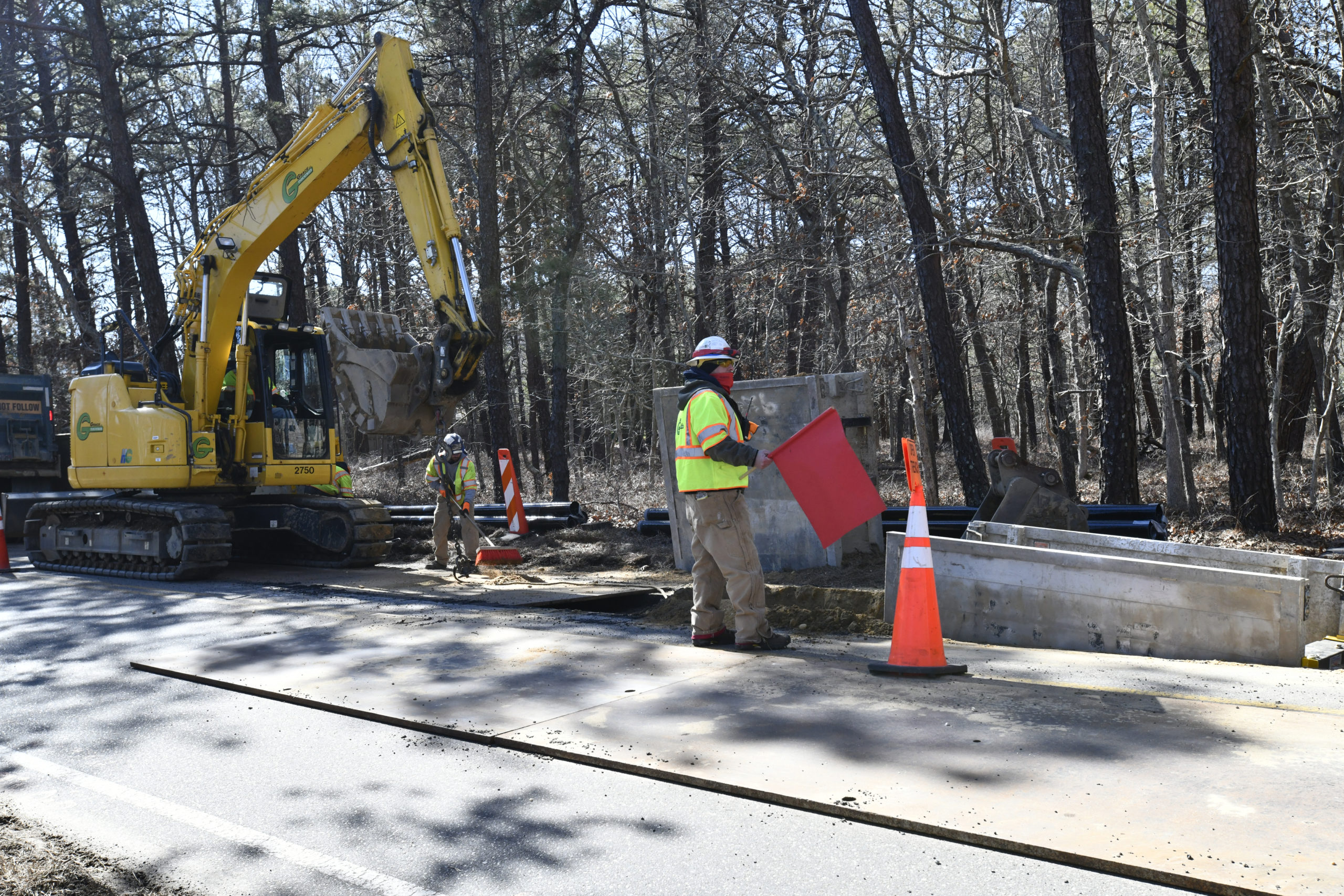 Work crews continue trenching for the South Fork Wind power cable on Monday morning.  DANA SHAW