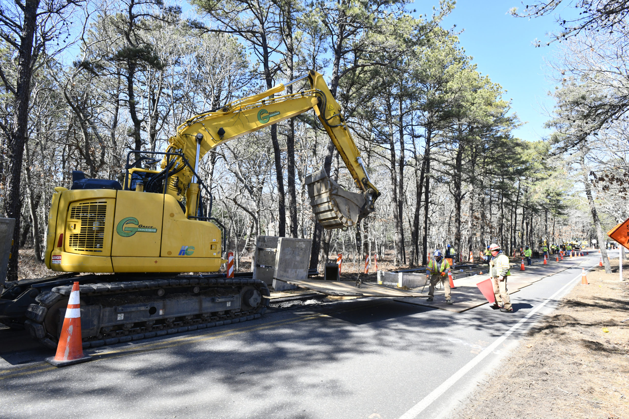 Work crews continue trenching for the South Fork Wind power cable on Monday morning.  DANA SHAW