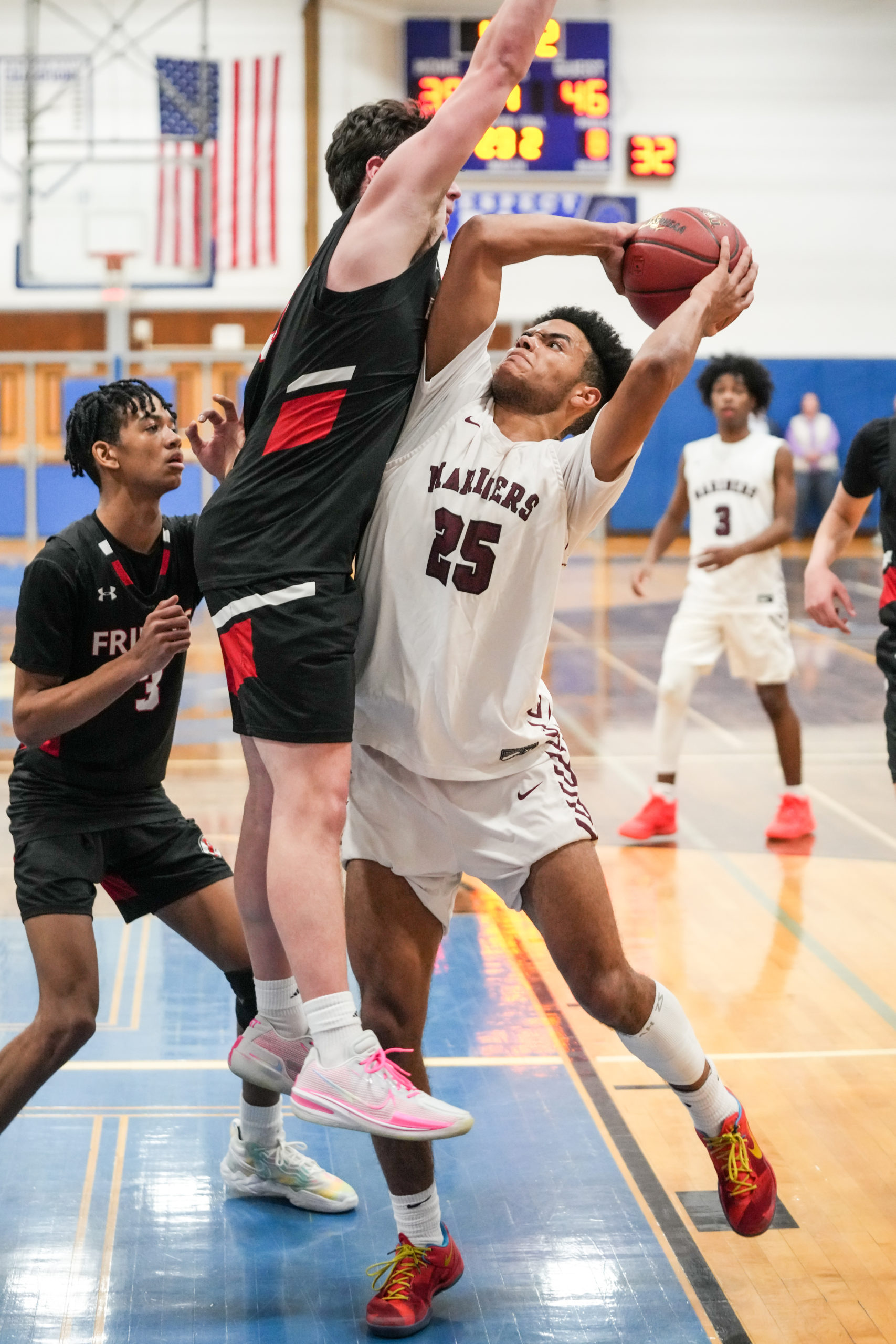 Mariner LeBron Napier tries to draw a foul.   RON ESPOSITO