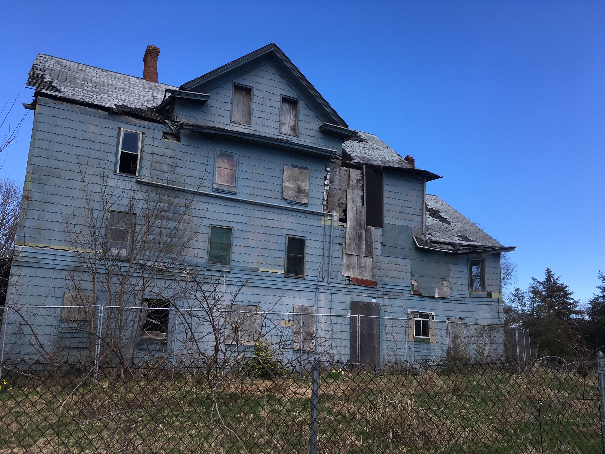 Abandoned and crumbling for years, the Brewster House in Flanders is finally on tap for demolition by Southampton Town.    KITTY MERRILL
