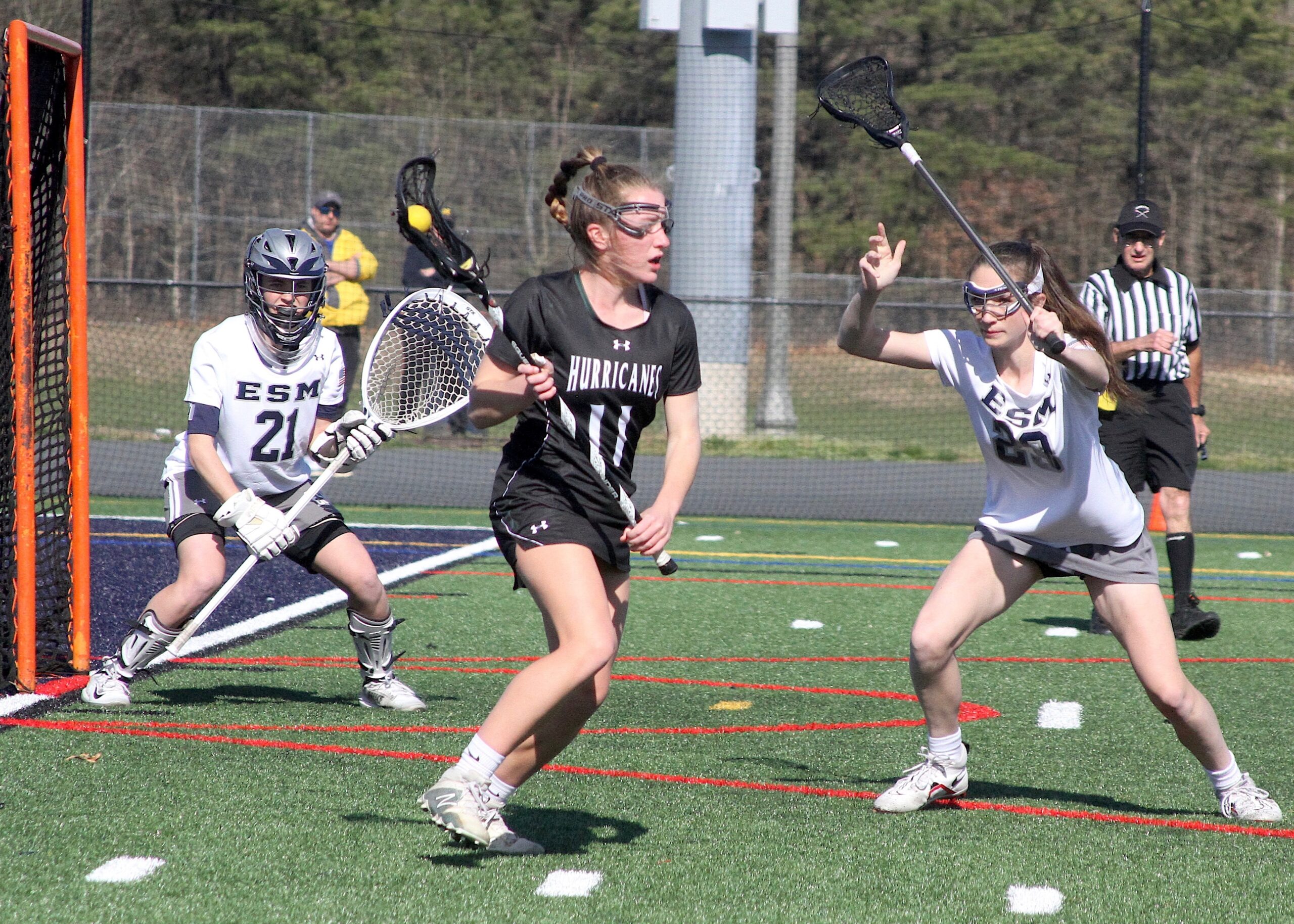 Senior attack Lily Berchin moves the ball around the cage. DESIRÉE KEEGAN