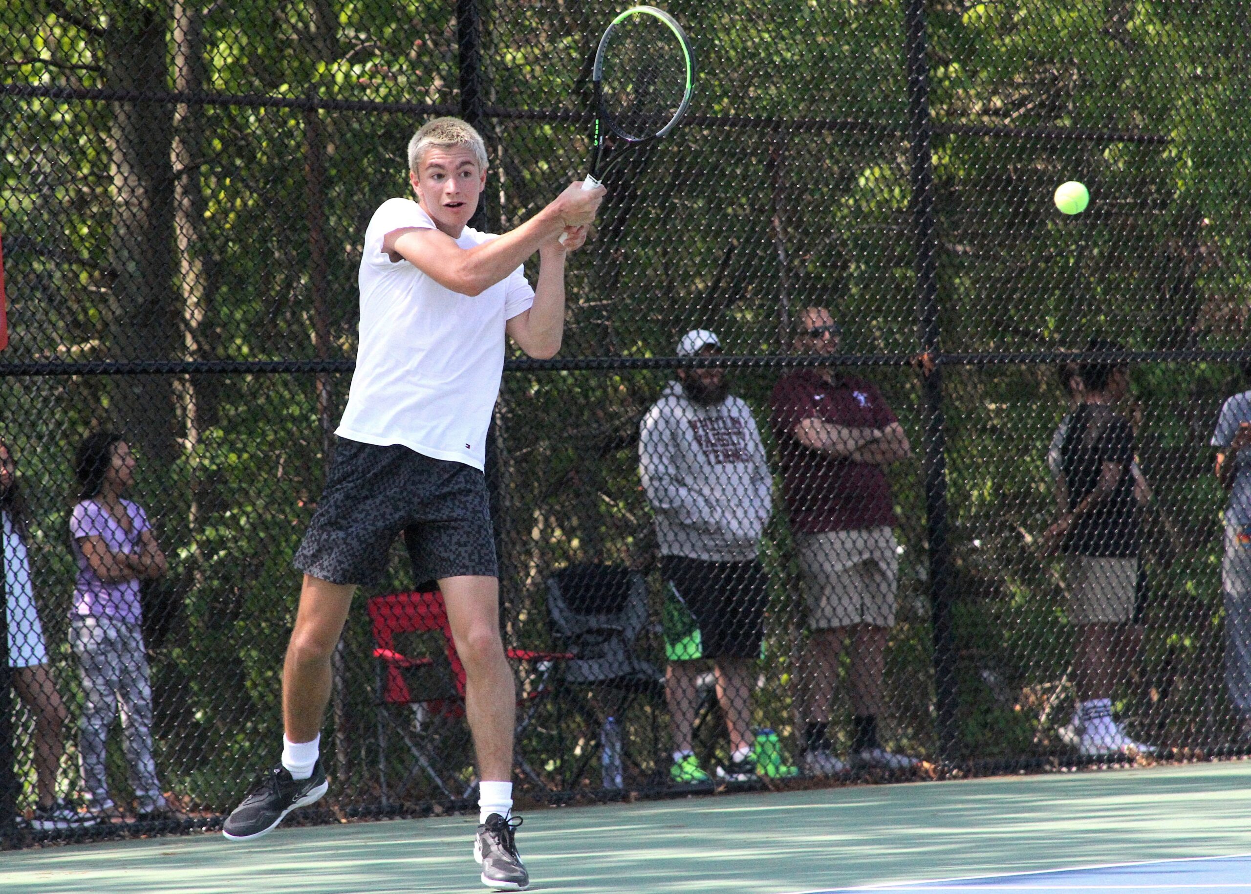 East Hampton junior Max Astilean rockets the ball over the net. DESIRÉE KEEGAN