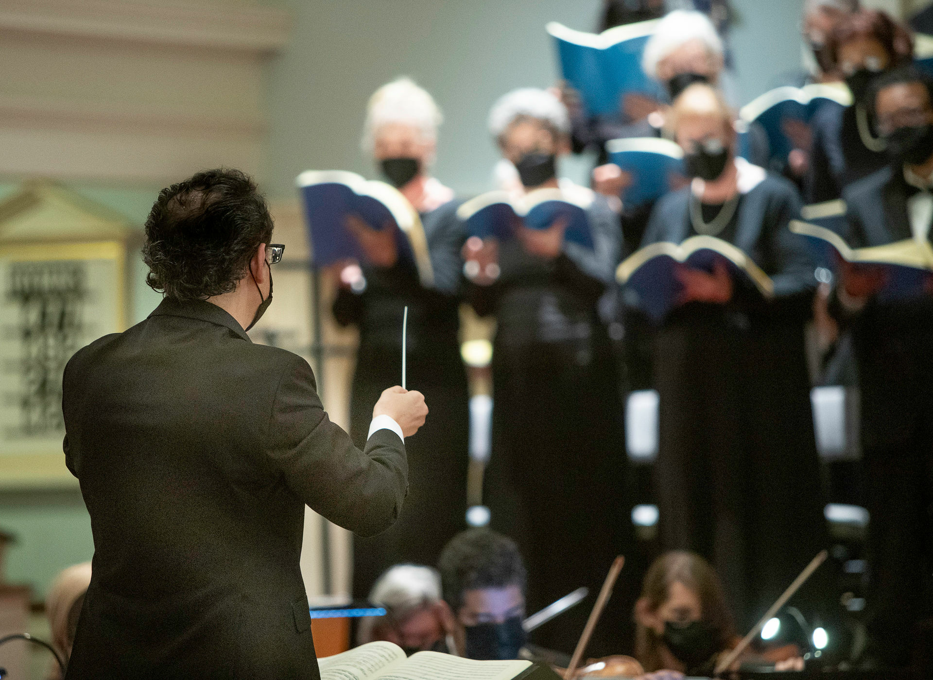 David M. Brandenburg conducting The Choral Society of the Hamptons at its Summer Concert at Bridgehampton Presbyterian Church on June 25. RICHARD LEWIN