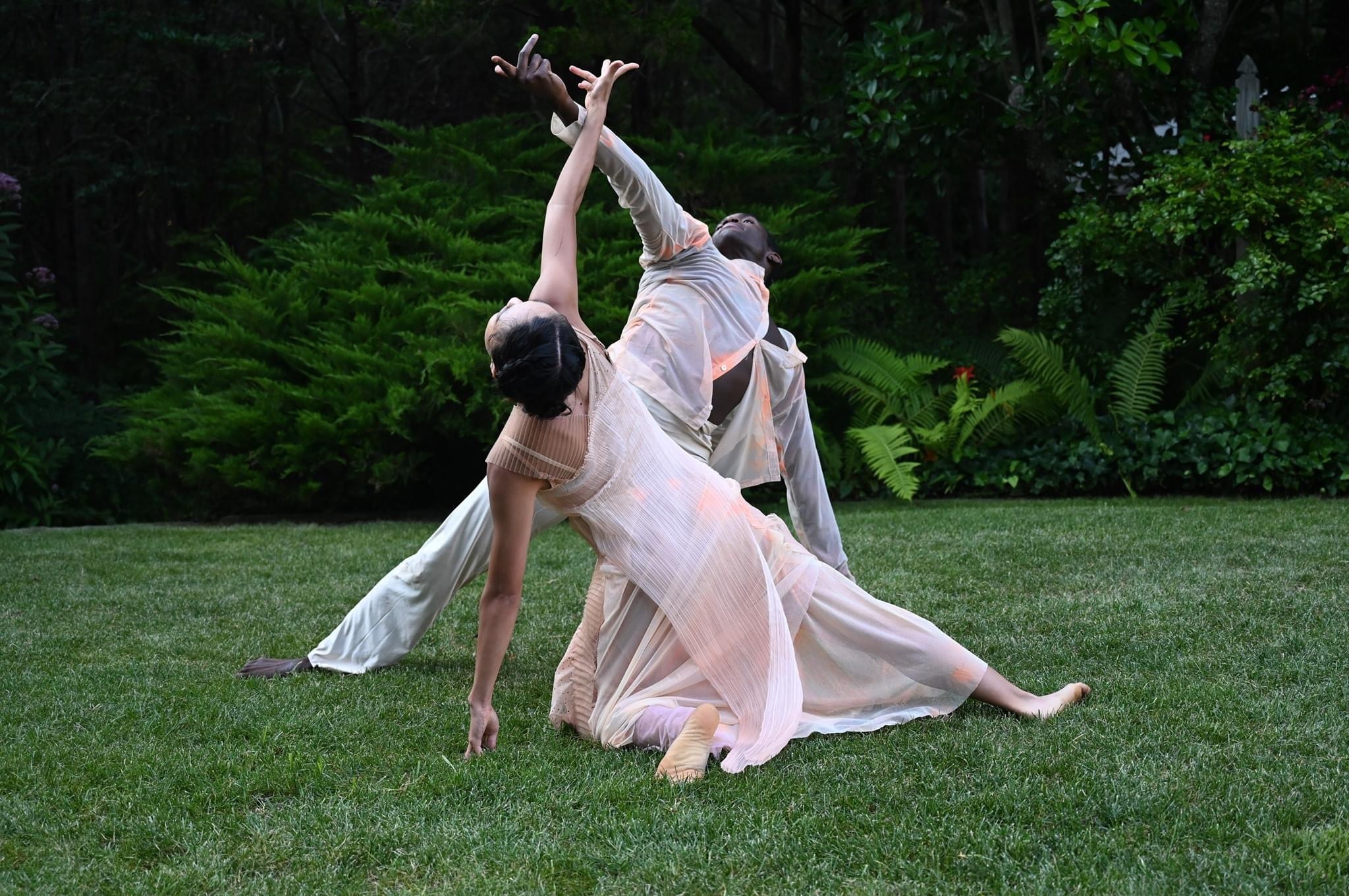 Amanda Selwyn Dance Theatre will present “Green Afternoon IX,” an excerpt from “Threads,” on August 6 at a private home in East Hampton. NIR ARIELA